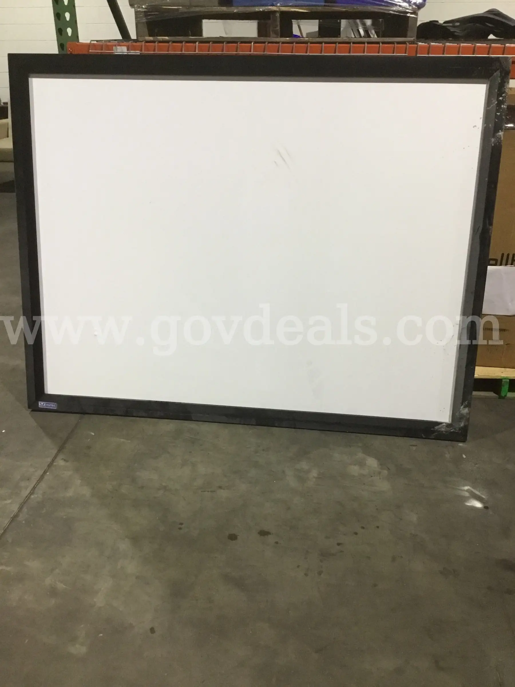 72 x 55 white projector screen DH
