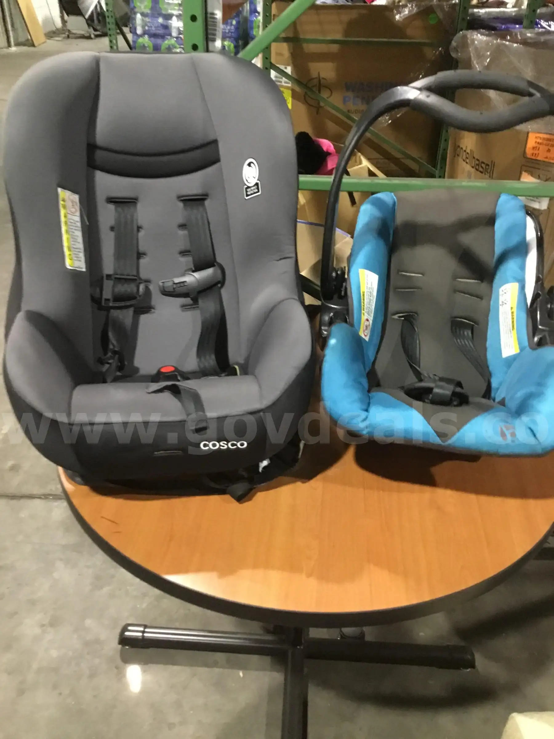 2 baby car seats DH