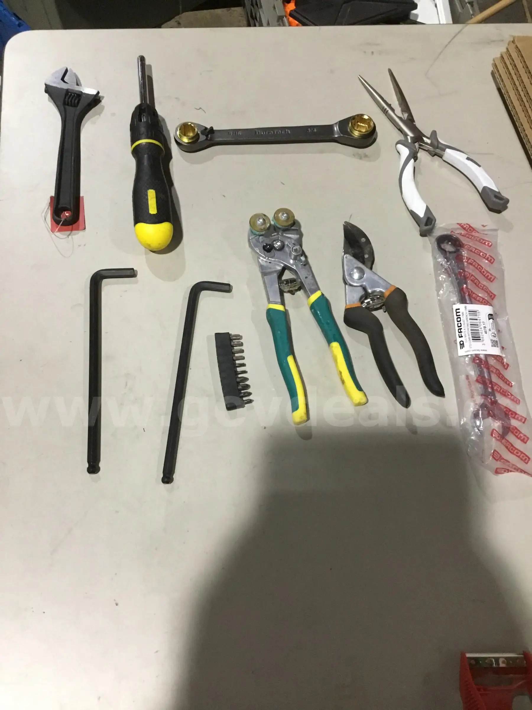Lot of tools-wire cutters with white & gray padding DH