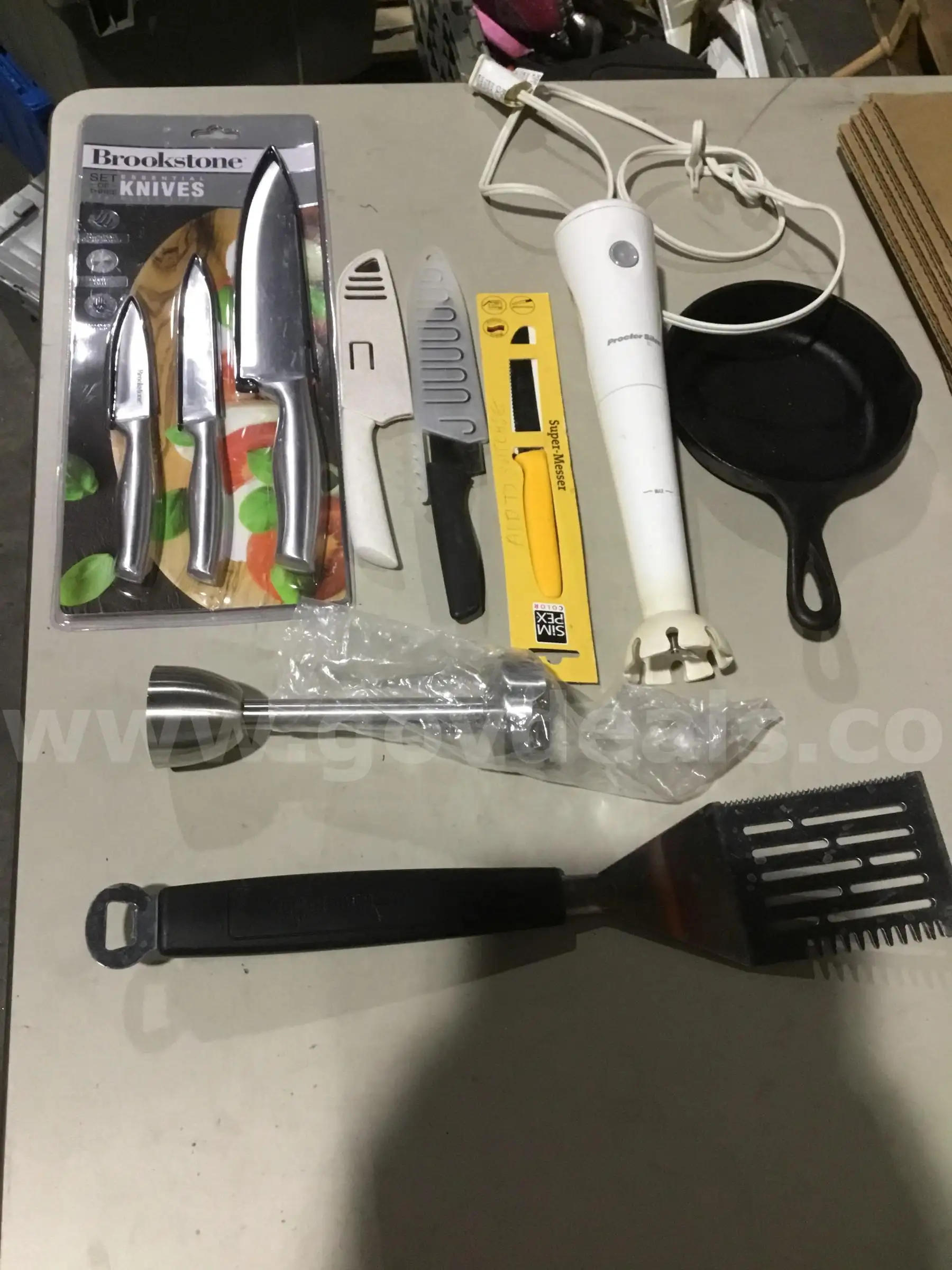 Lot of kitchen equipment- 6 1 2 inch black pan DH