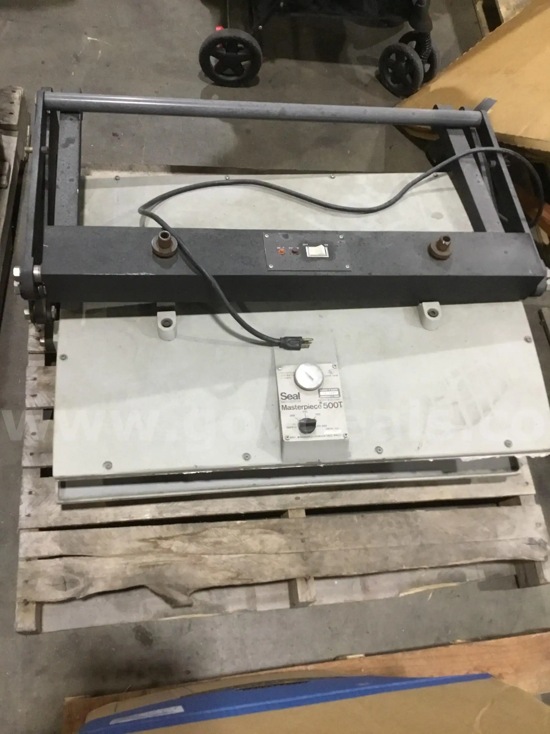 41 x 34 light gray seal Masterpiece 500T mount press (IT TURNS ON) DH