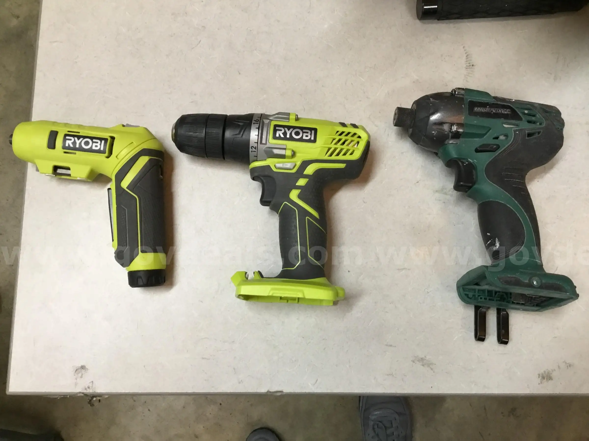 1 Lot of Cordless Drills and Screwdriver