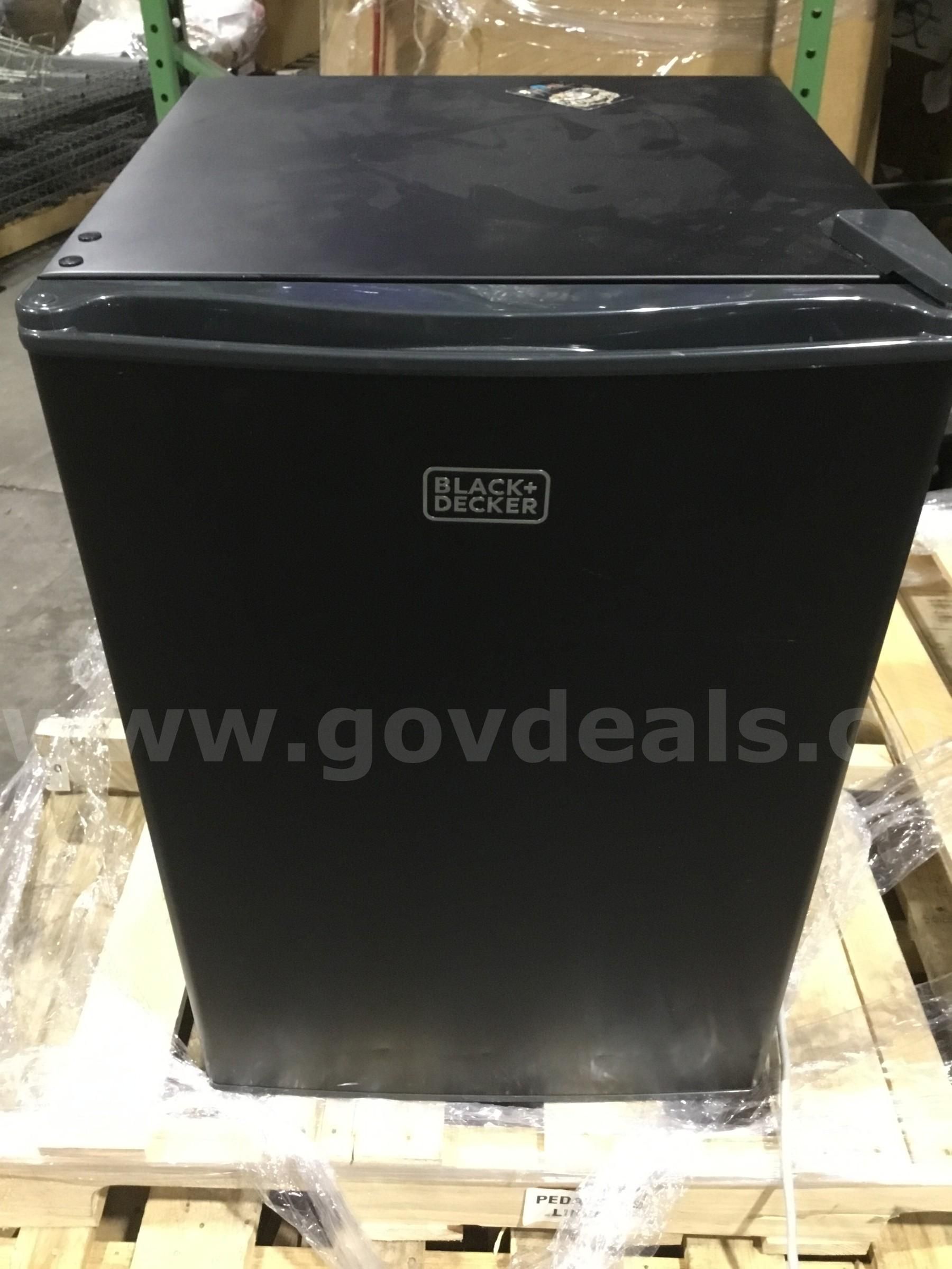 17 1 2 (LENGTH) x 18 (WIDTH) x 25 (HEIGHT) black mini refrigerator (DON T KNOW IF IT TURNS ON PRONGS