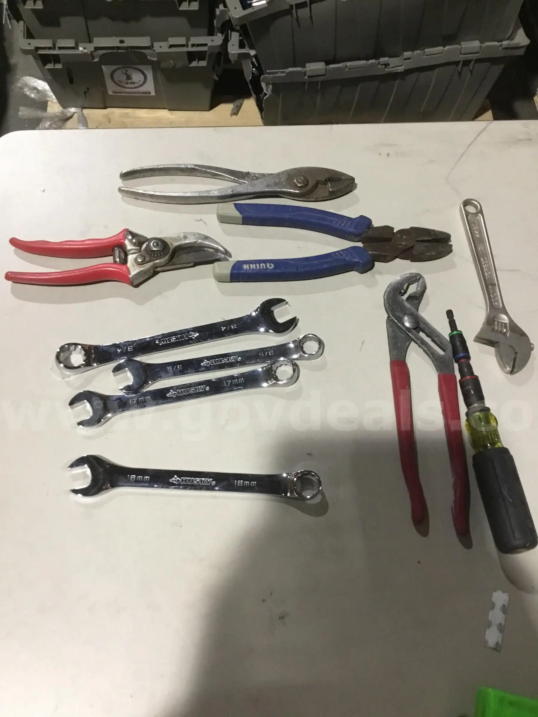 Lot of tools-steel cutter with a dark blue blue padding DH