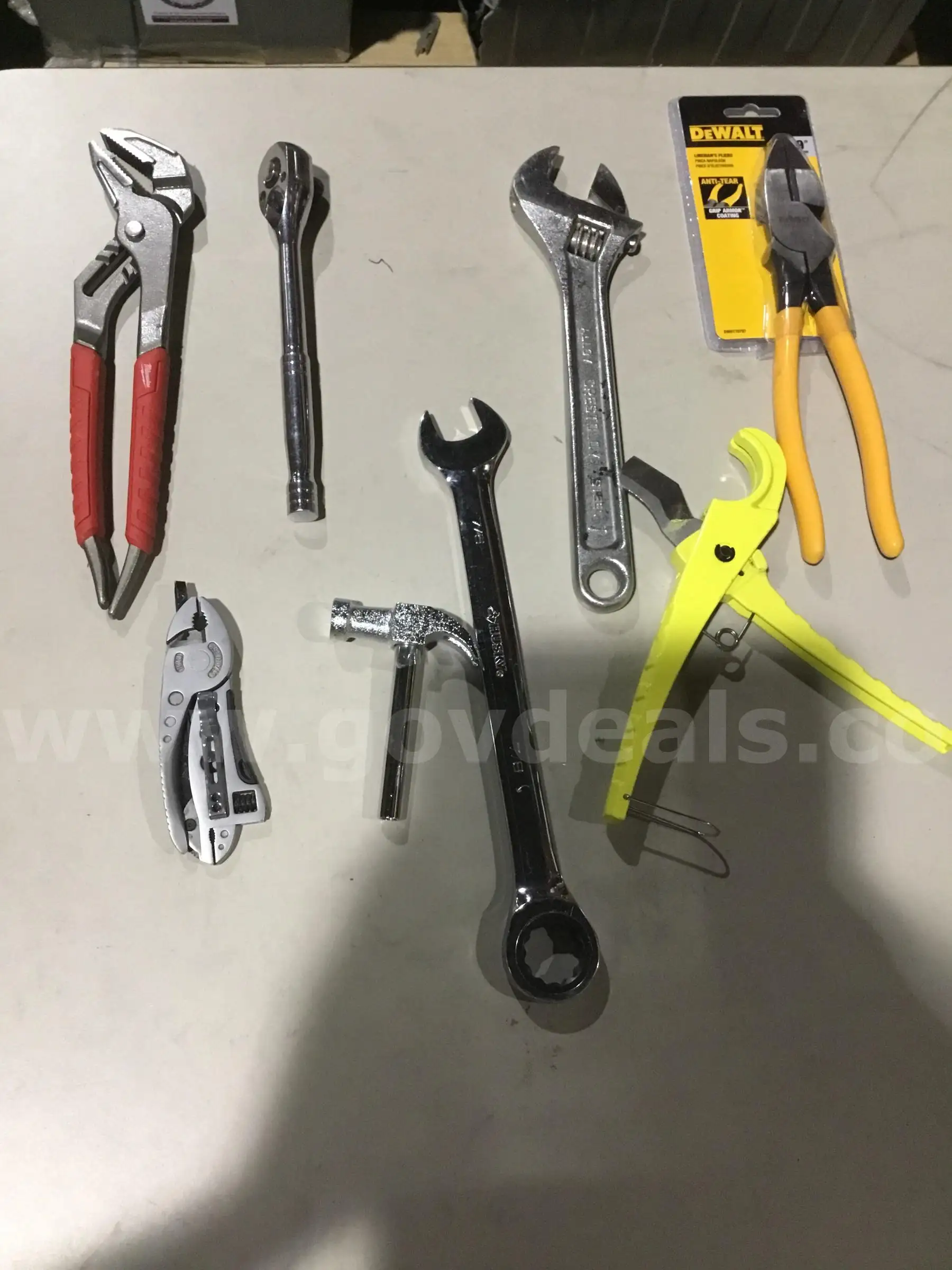 Lot of tools-9 lineman pliers with yellow padding DH