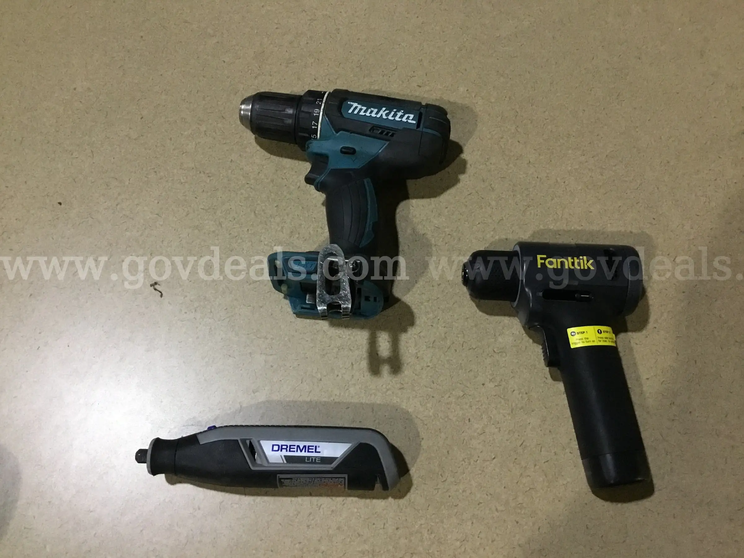 1 Lot of Cordless Drills