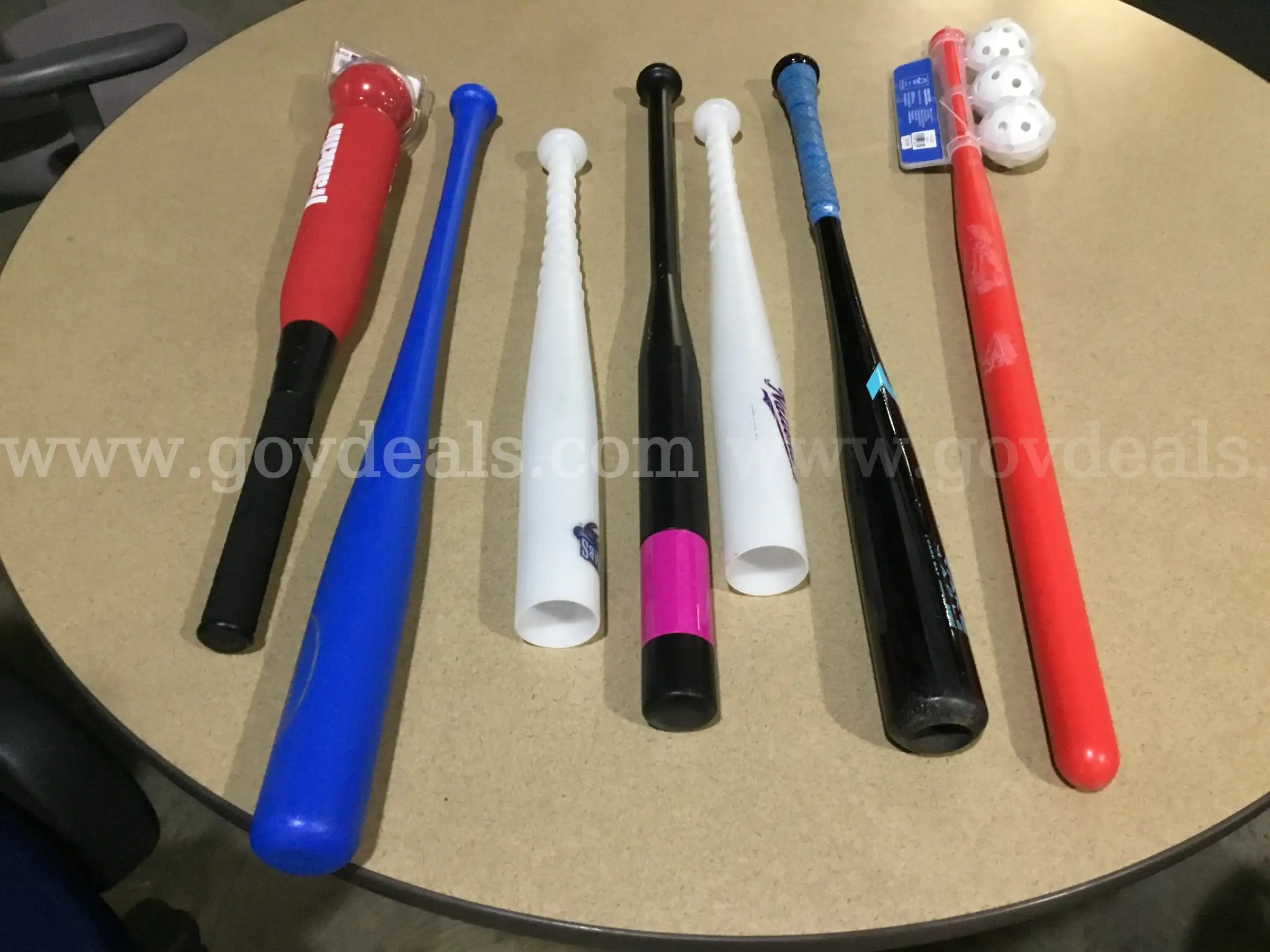 1 Lot of Plastic Bats