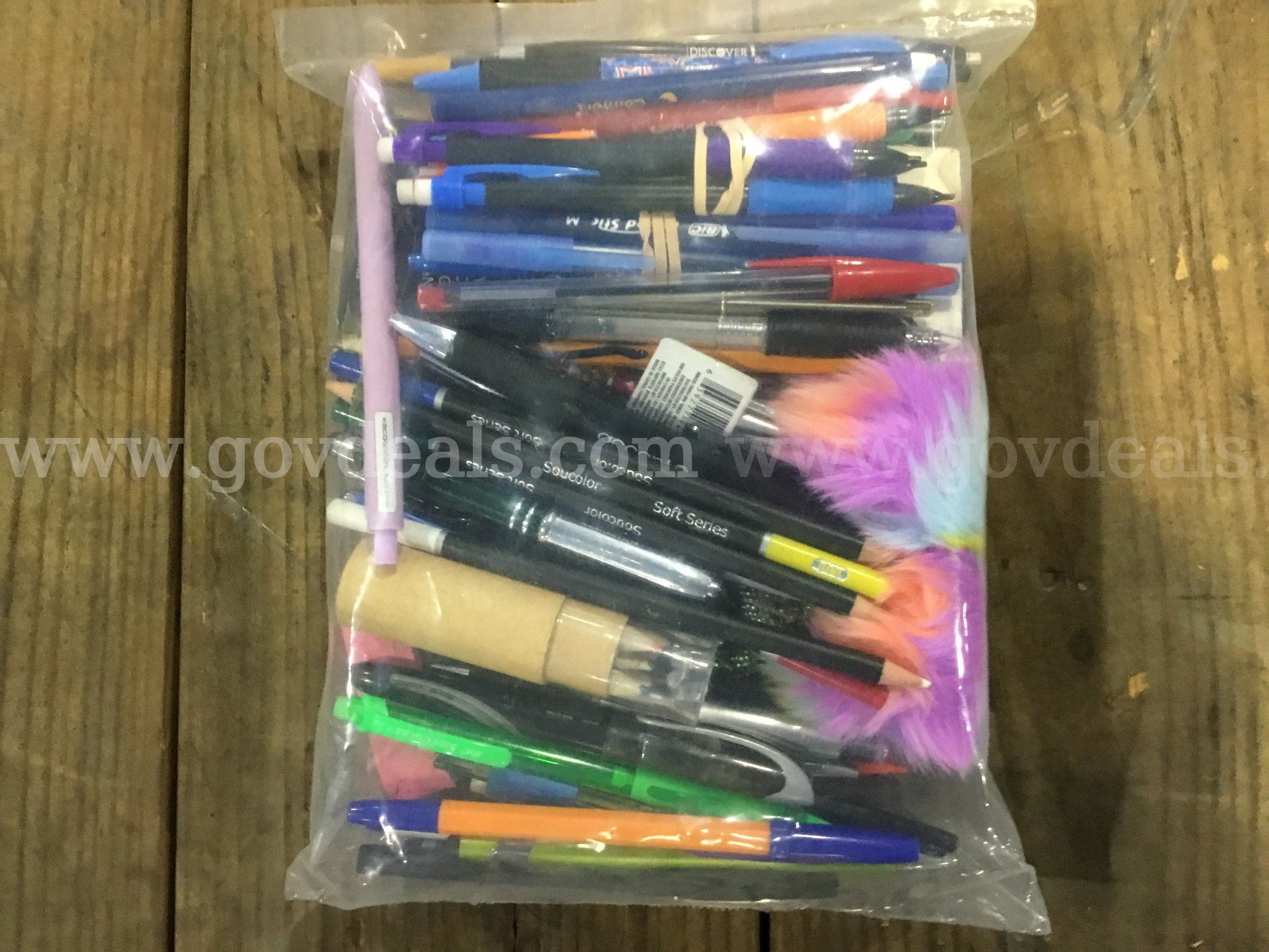 1 Lot of Assorted Pens
