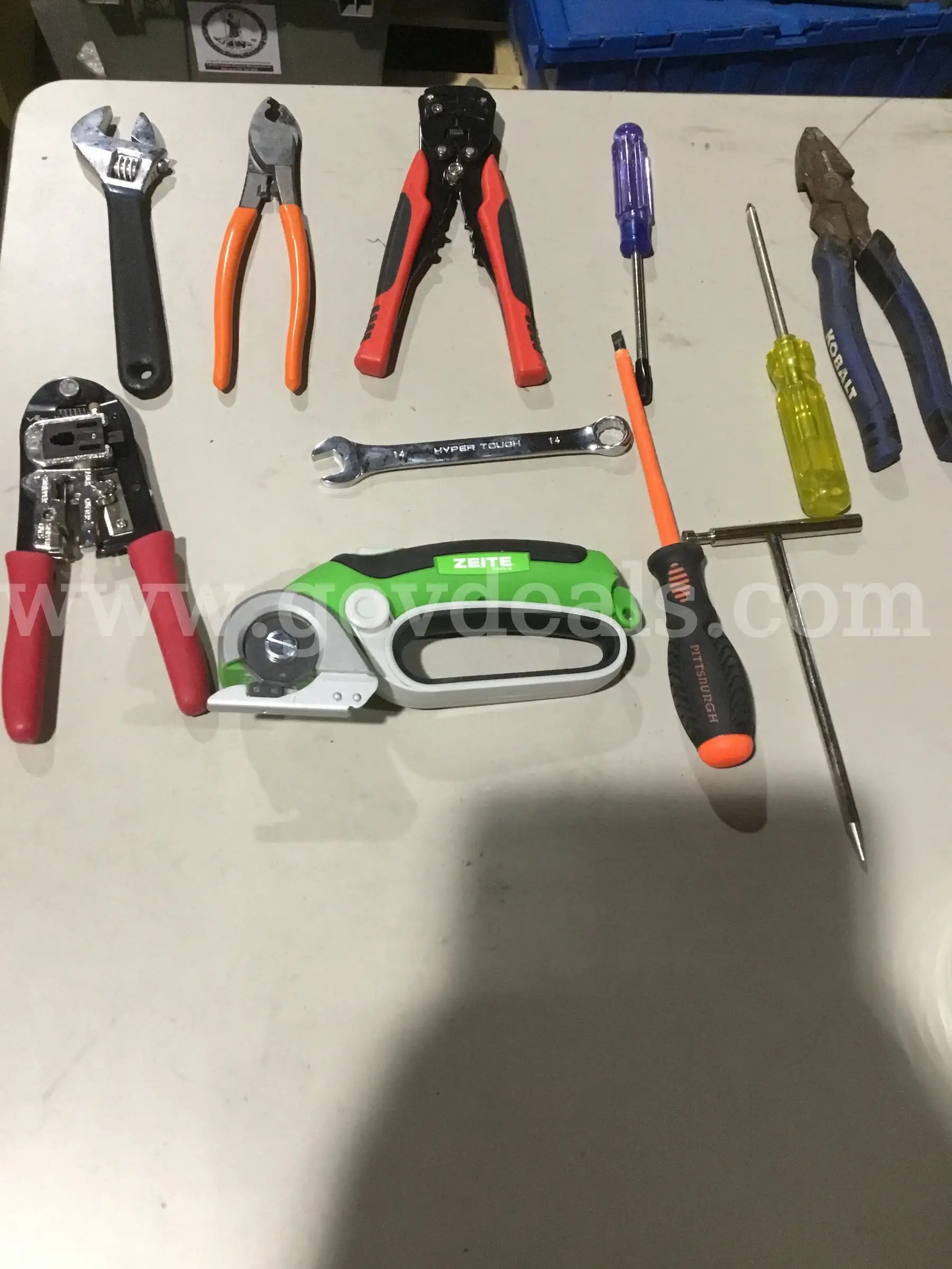 Lot of tools-green black & silver carboard cutter (IT TURNS ON) DH
