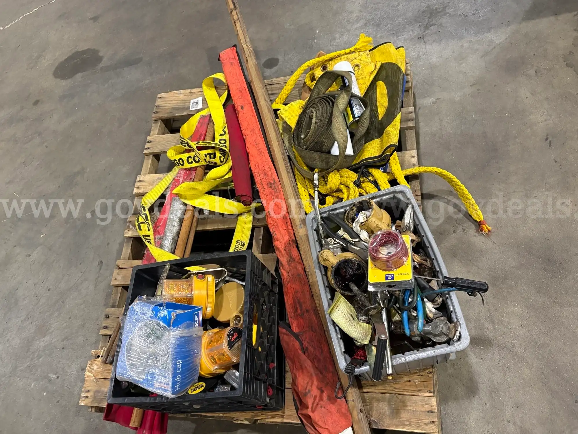 Lot of misc tools on a pallet JM