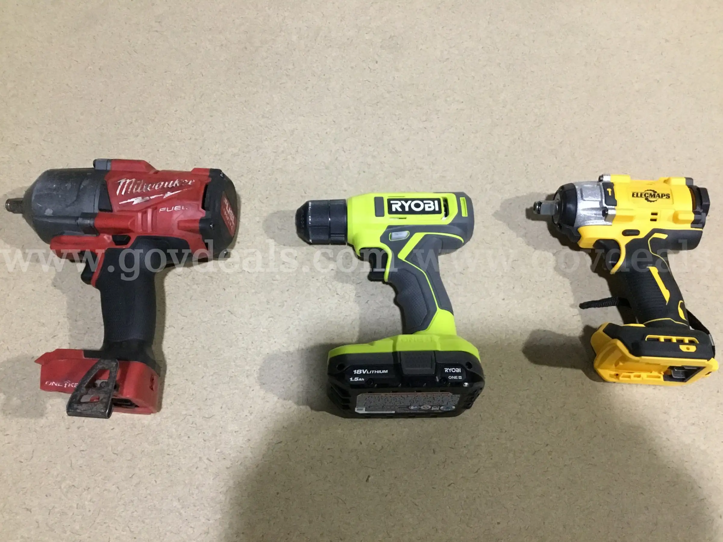 1 Lot of assorted Cordless Drills