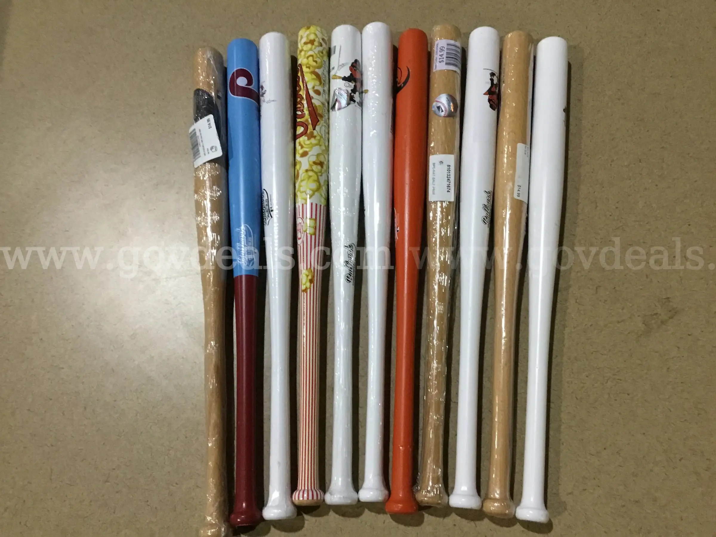 1 Lot of Mini Bats