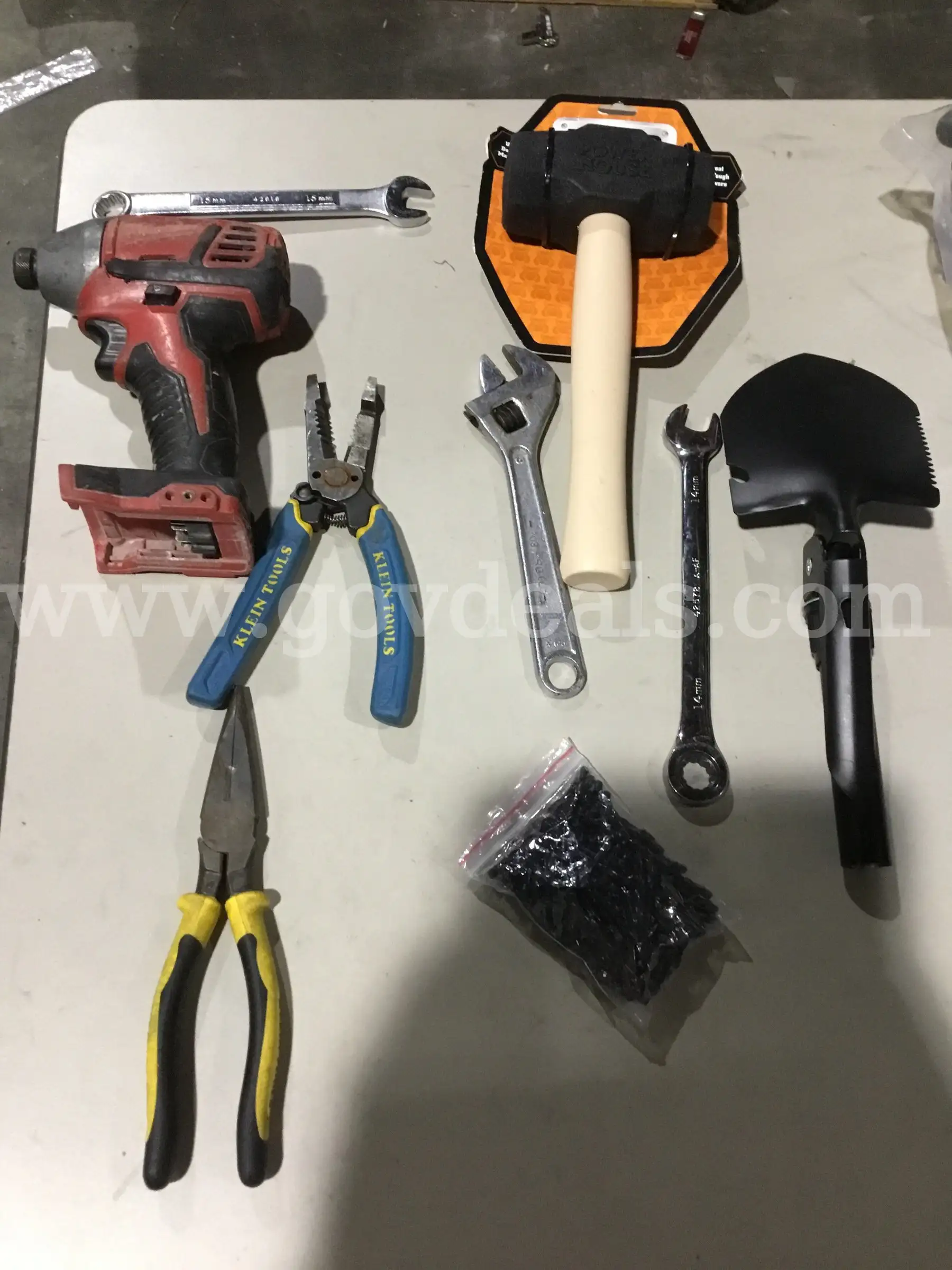 Lot of tools-12 inch black fold-in entrenching tool DH