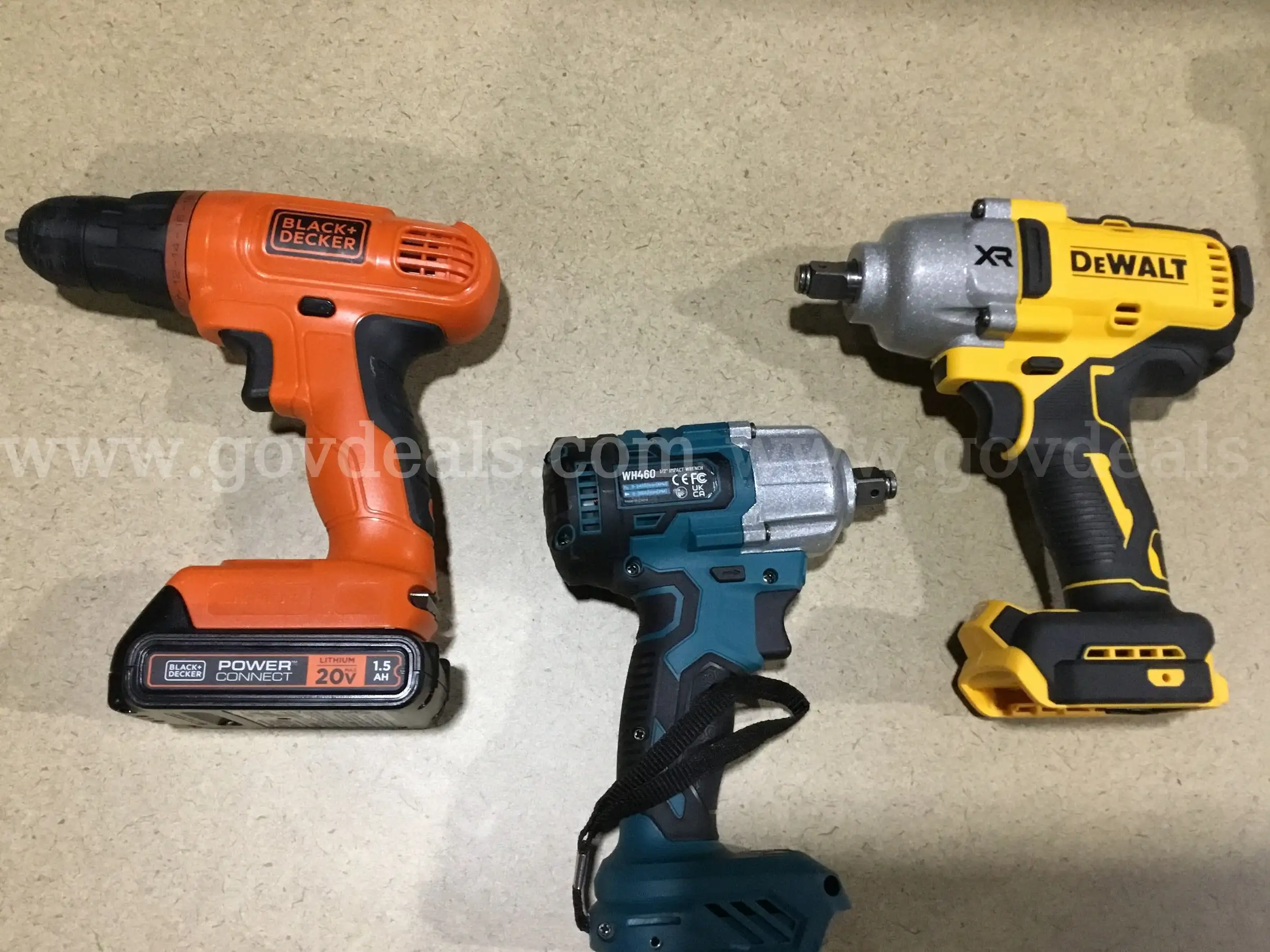 1 Lot of Assorted Cordless Power Drills