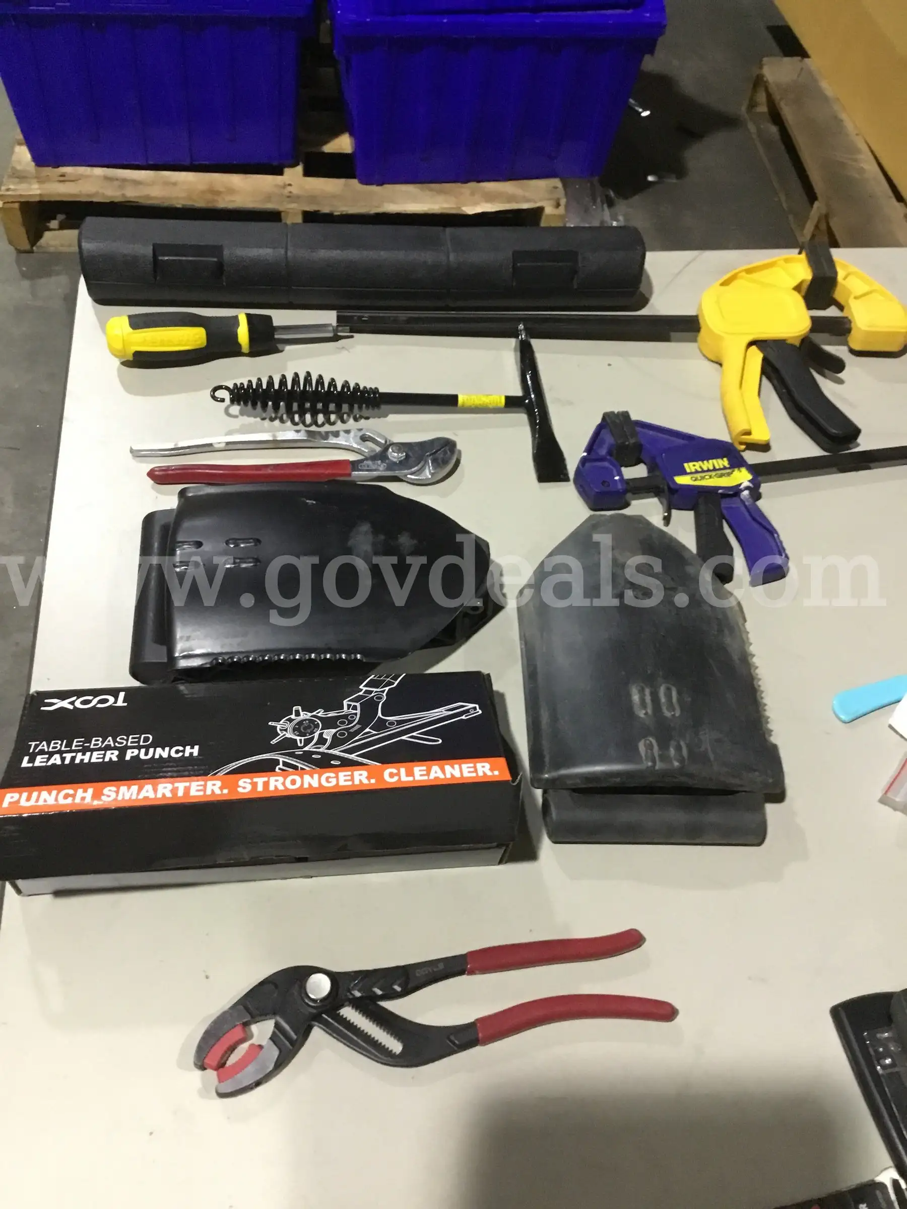 Lot of tools-2 black fold in entrenching tools DH