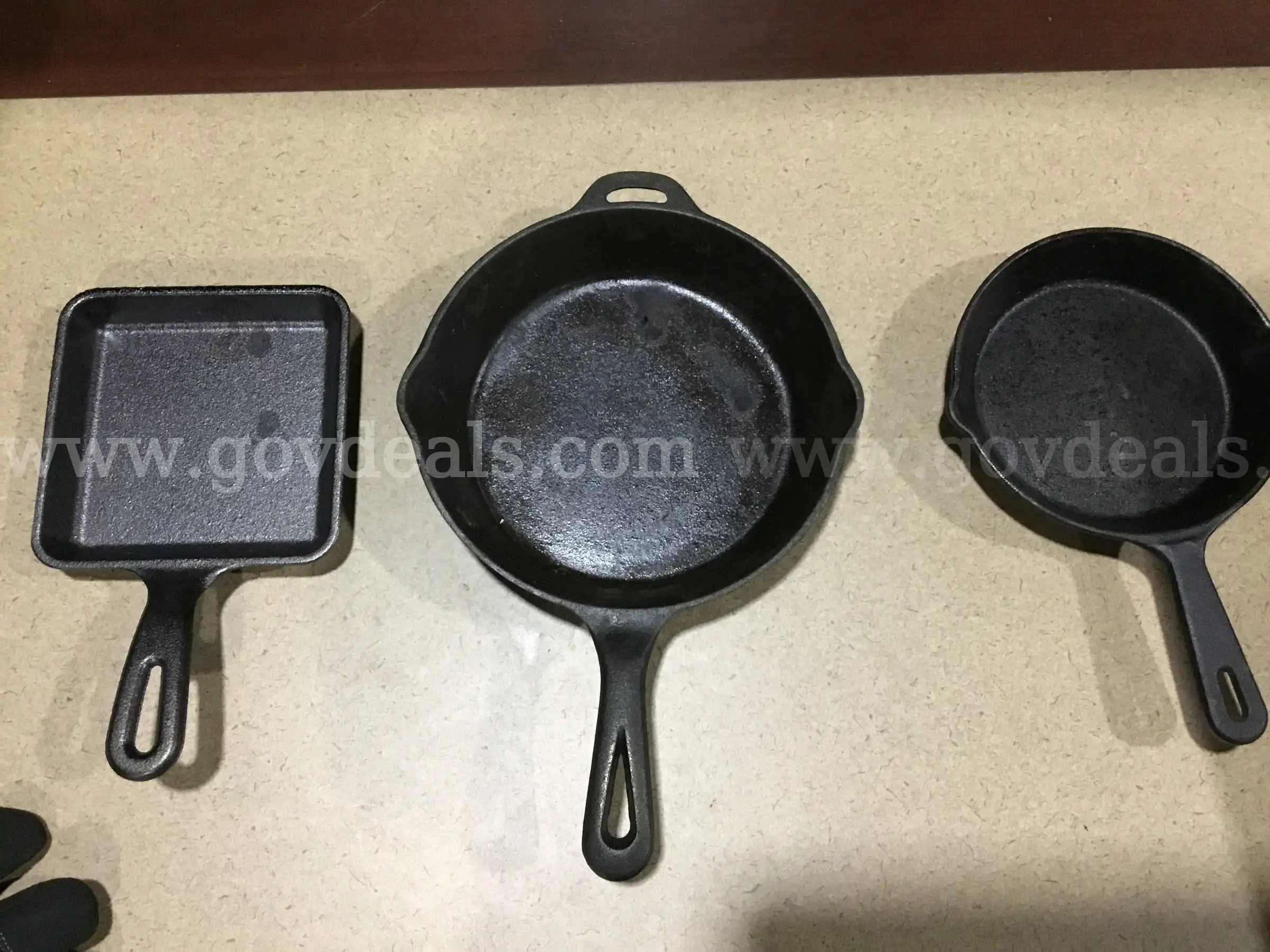 1 Lot of Assorted Cast Iron Pans