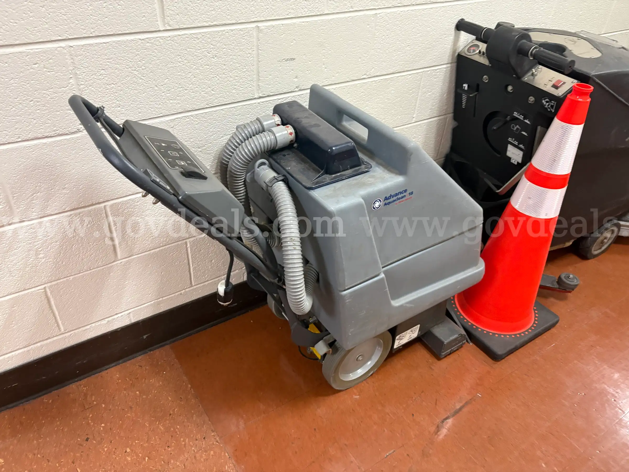 Advance AquaClean Carpet Extractor