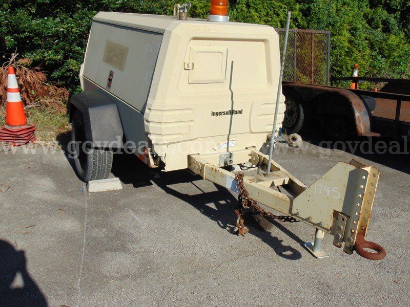 1996 Ingersoll-Rand XP185WIR Air Compressor Pull Behind - Surplus lot