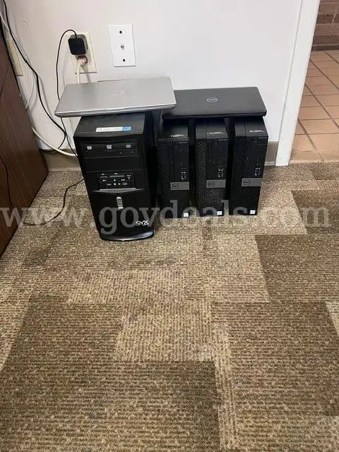 Multiple PC s (2) laptops (2) monitors (2) keyboards