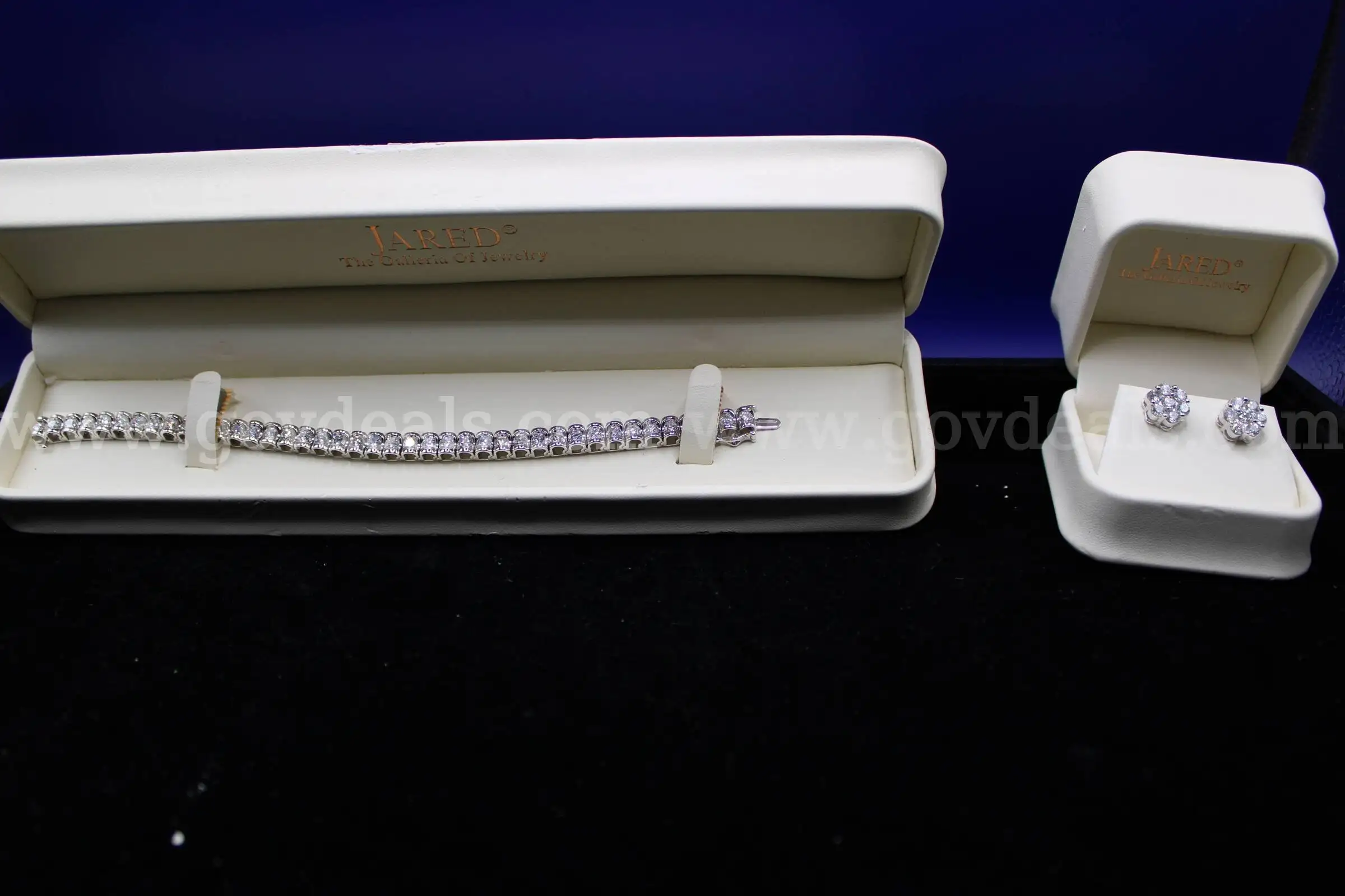 EARRING PAIR (1) BRACELET (1)