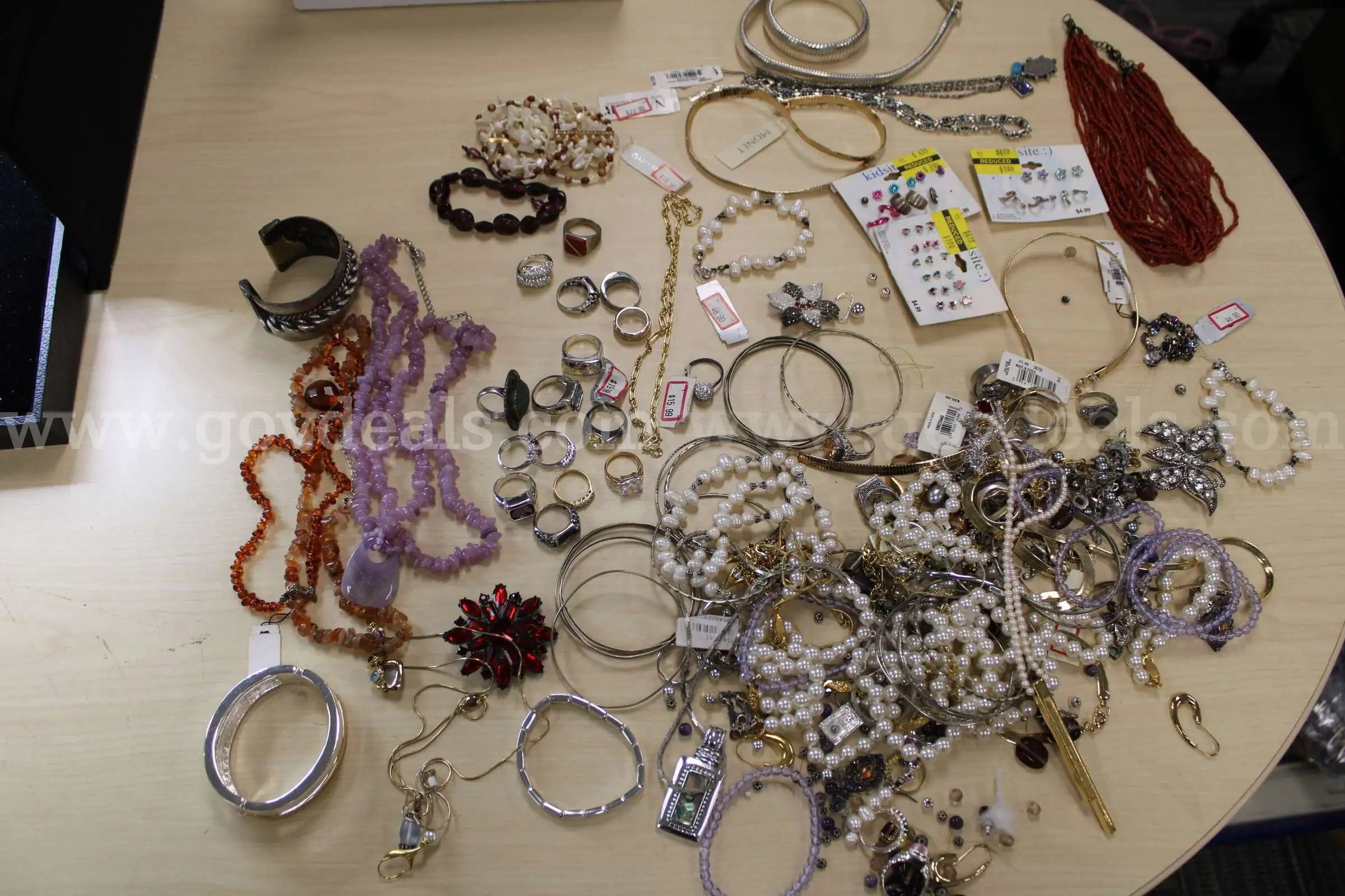 RINGS (35) NECKLACE (46) BRACELET (30) PIN (7) EARRING PAIR (36) SINGLE (2)