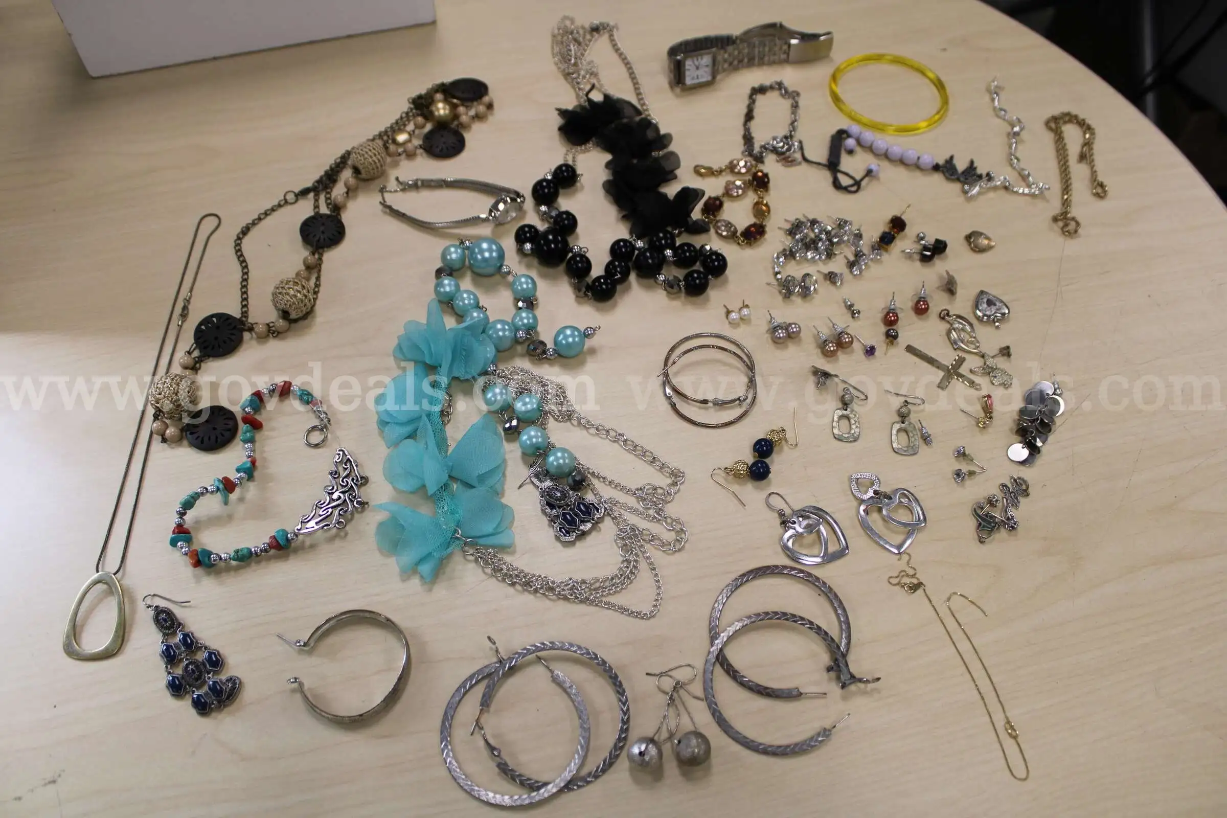 ASSORTED JEWELRY