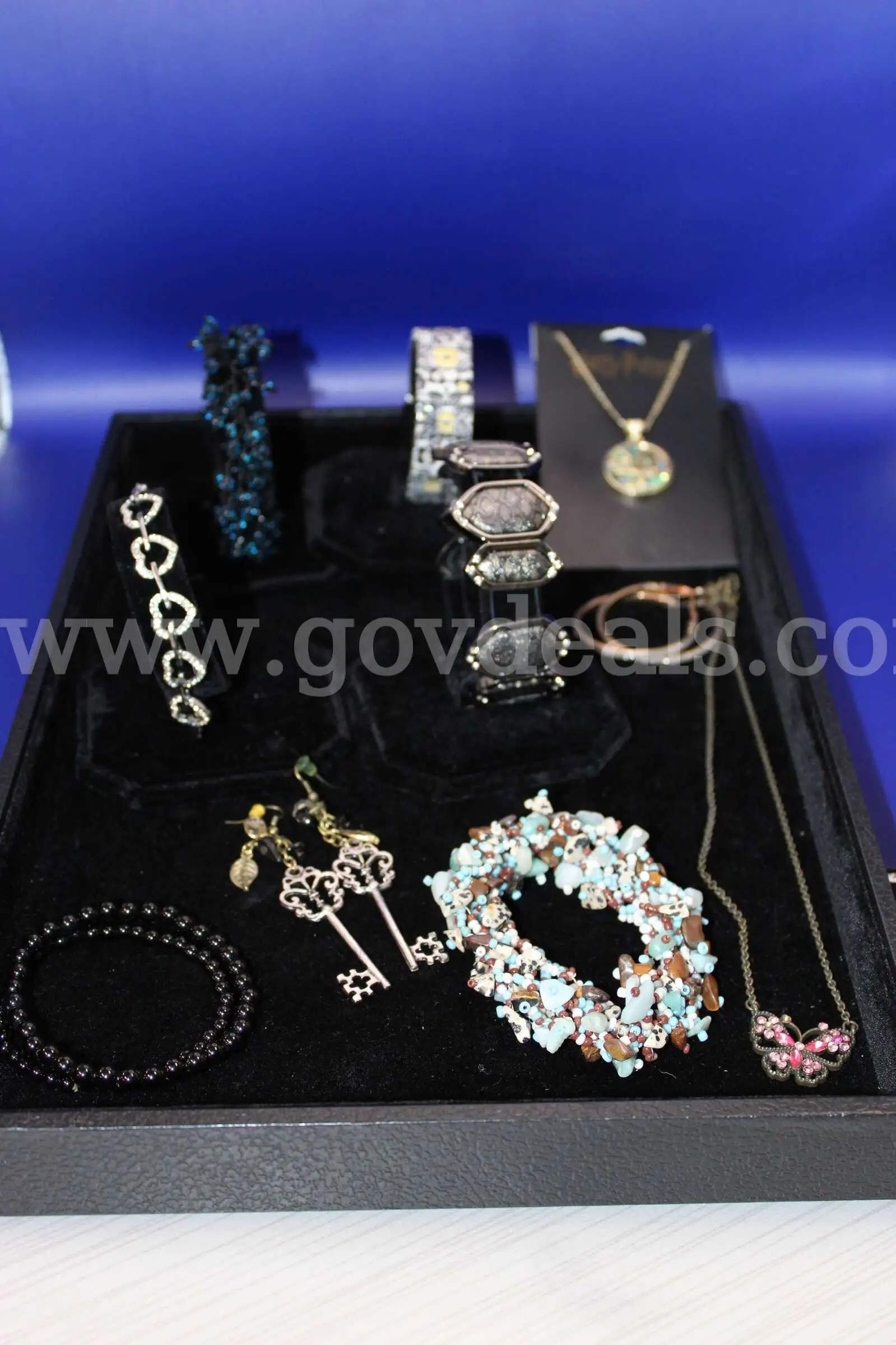 2 Necklace 2 Pair Earrings 7 Bracelet