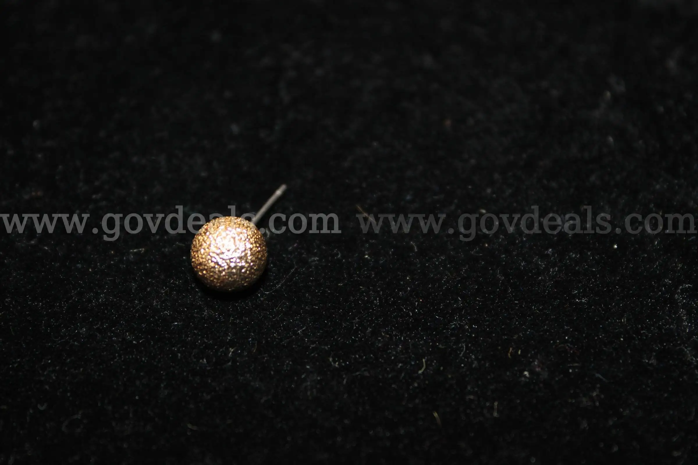 1 GOLD BALL EARRING STUD