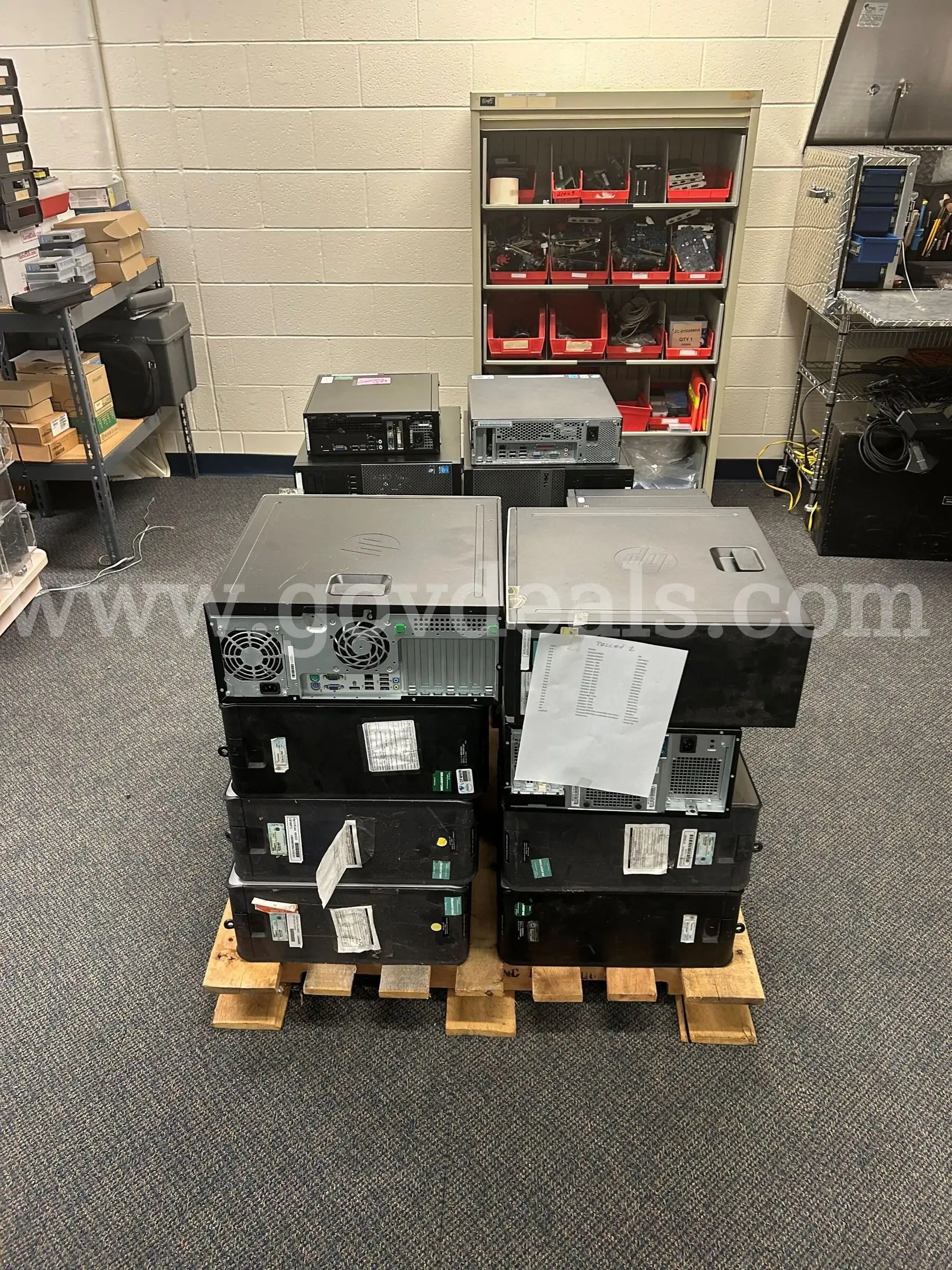 CPU Computers Pallet 2 To include Dell Optiplex 7040 and 9020 Compaq 8200 and Lenovo Thinkcentre