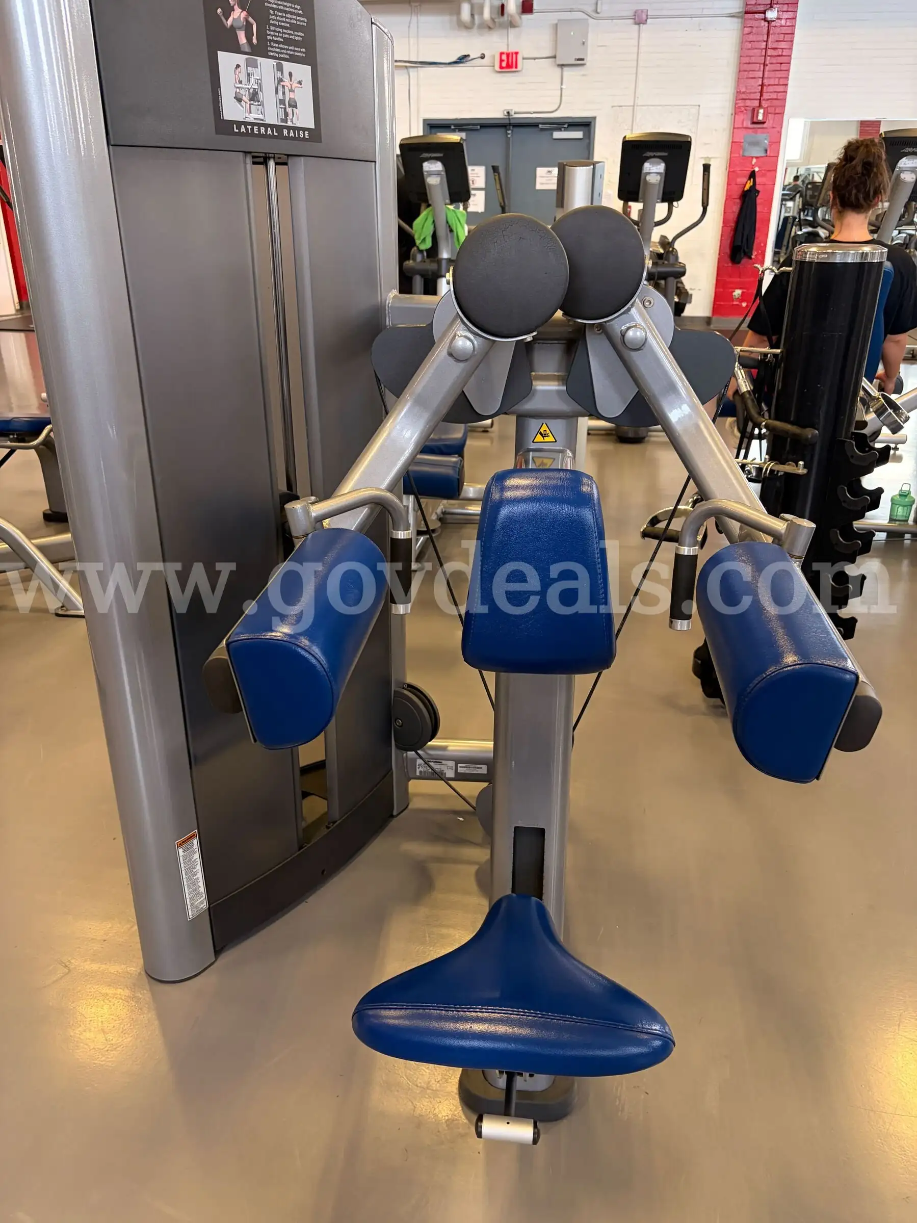 2012 LIFE FITNESS LATERAL RAISE