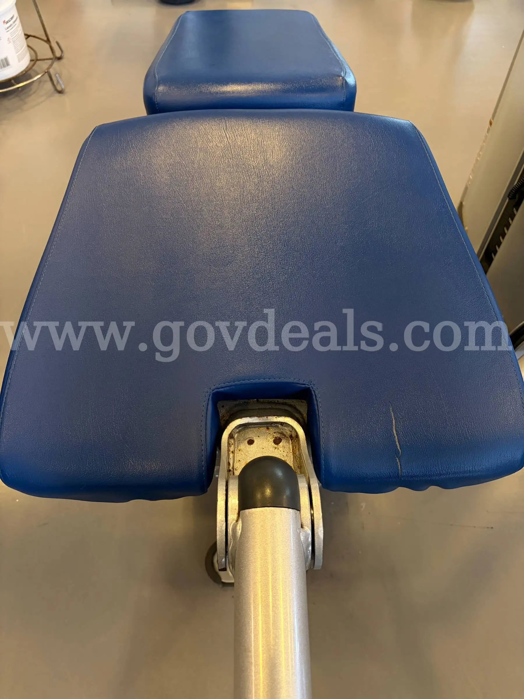 2012 LIFE FITNESS LYING LEG CURL