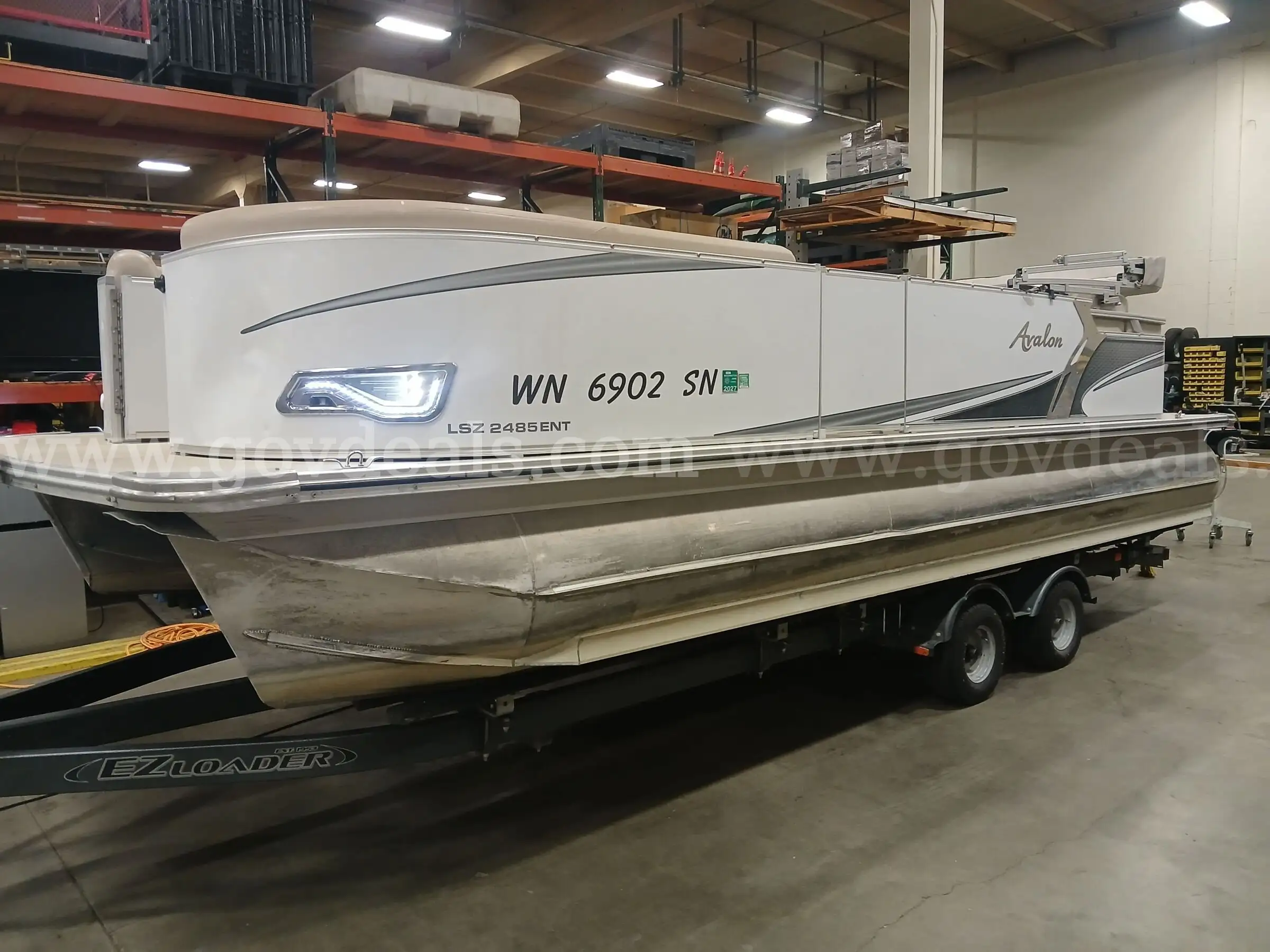 2016 Avalon 24-foot 2485 ENT pontoon boat with 115hp Mercury command thrust