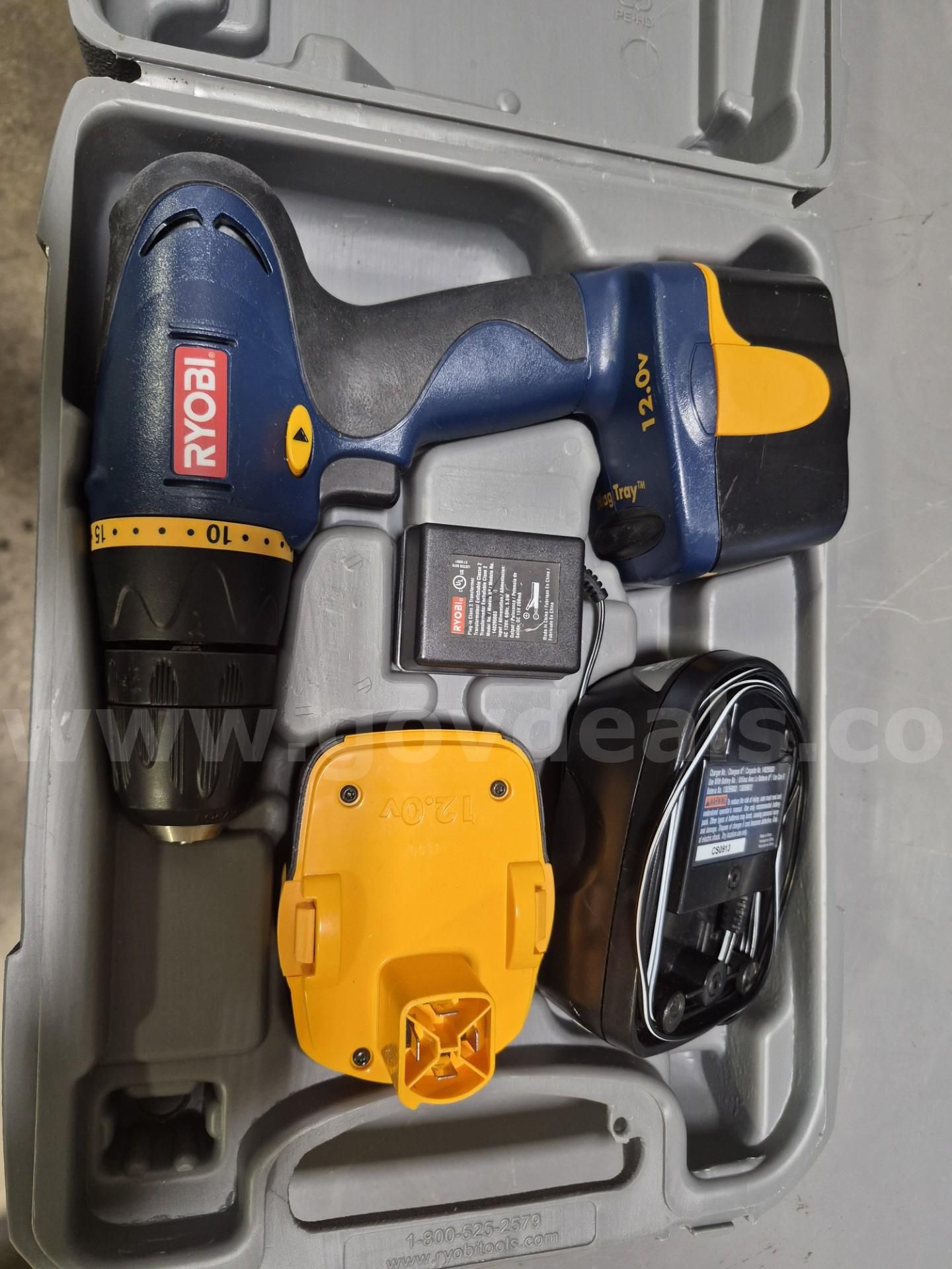RYOBI HP412 12.0V 3 8 CORDLESS DRILL SET WITH BATTERY AND CASE USED GOOD