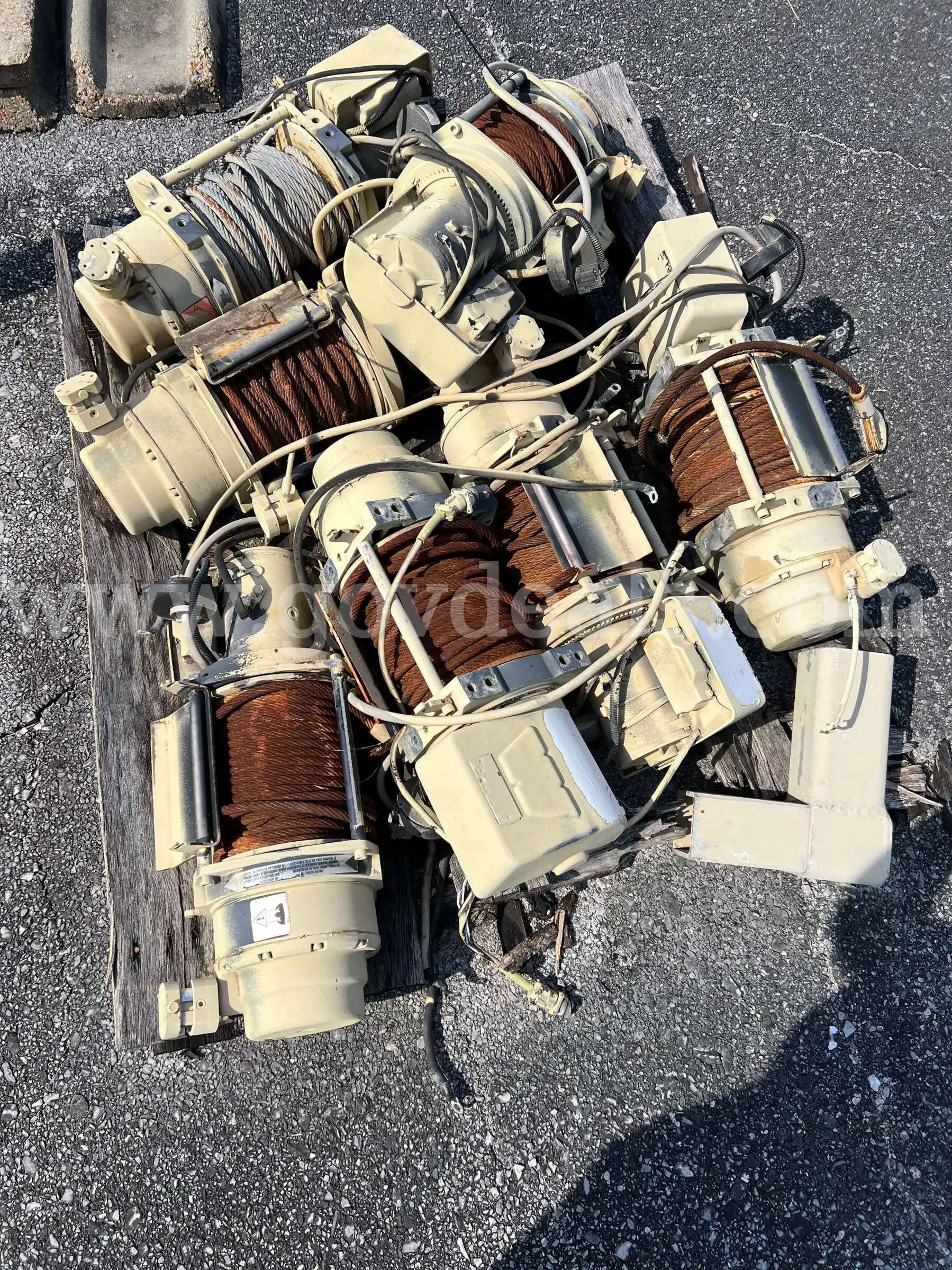 HMMWV Winches
