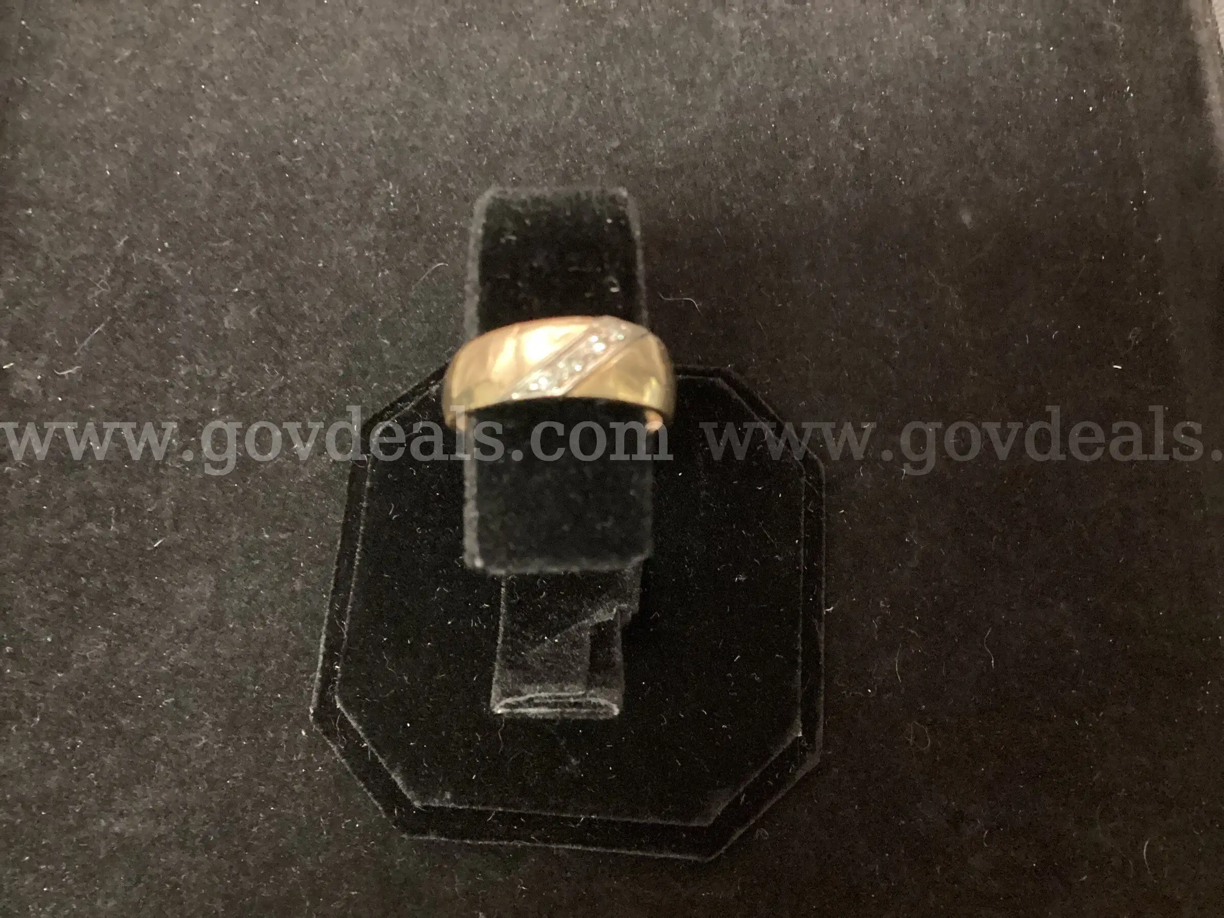Men s 14k Gold Ring with 4 Diamonds weight 7.2 Total with Stones