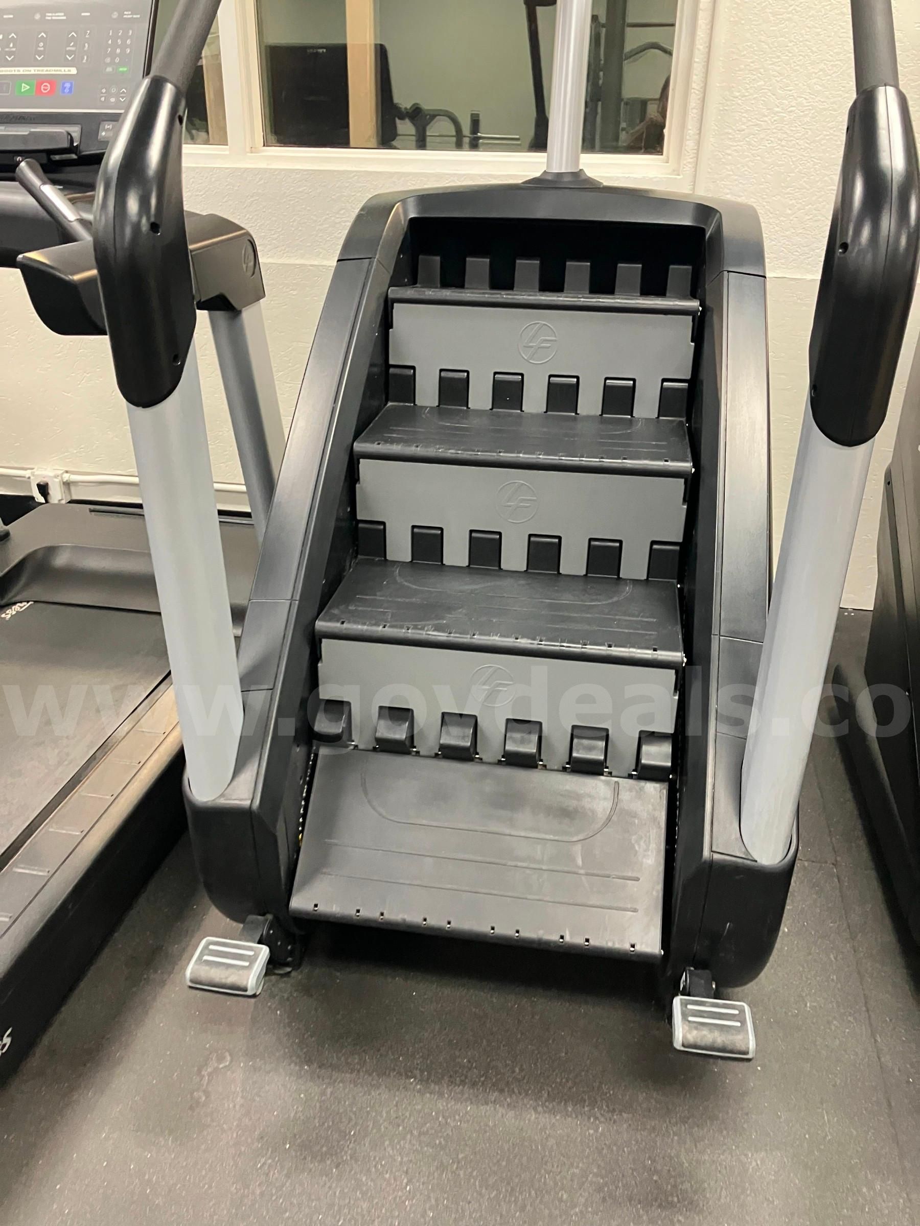 LIFE FITNESS