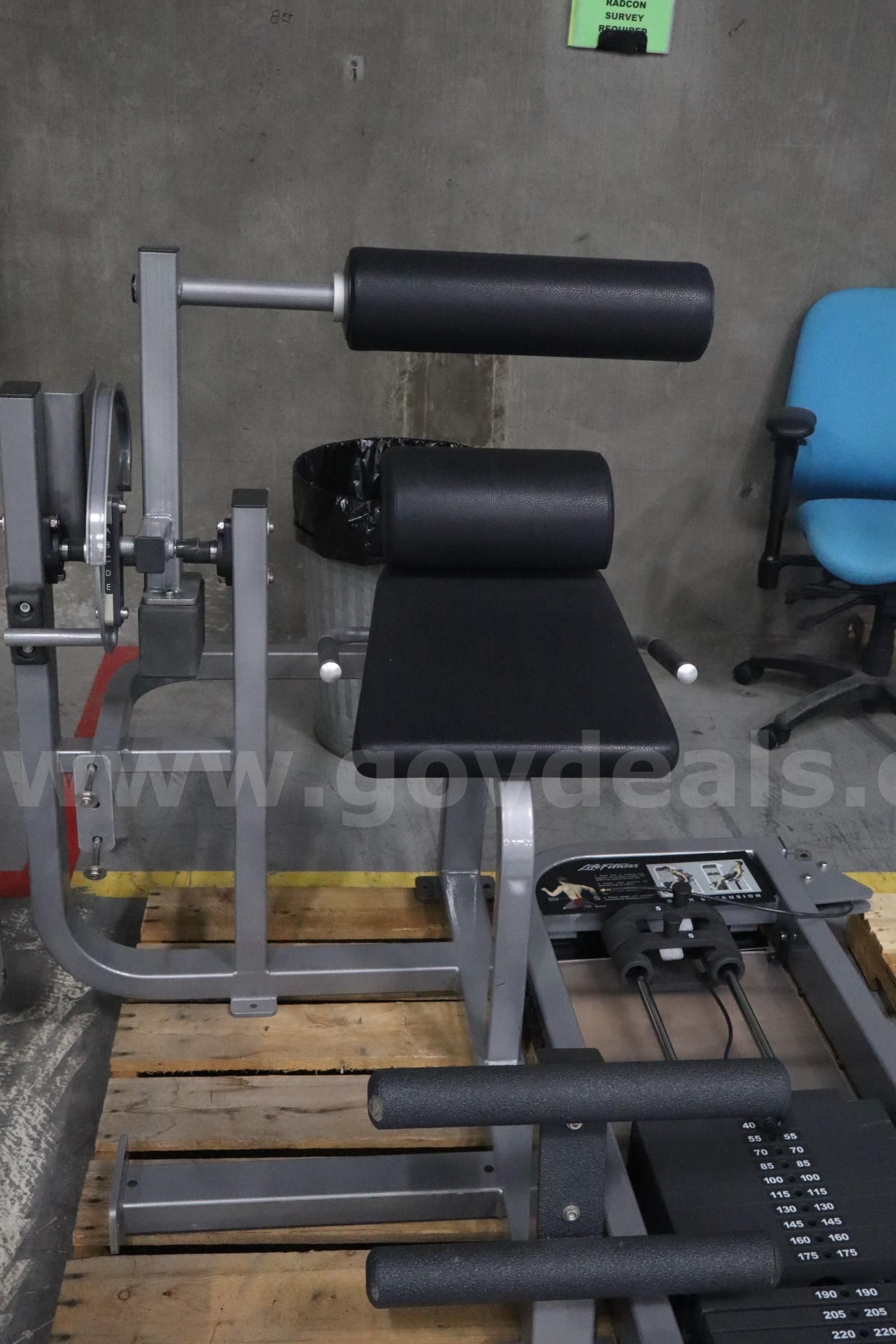 Back extension weight machine