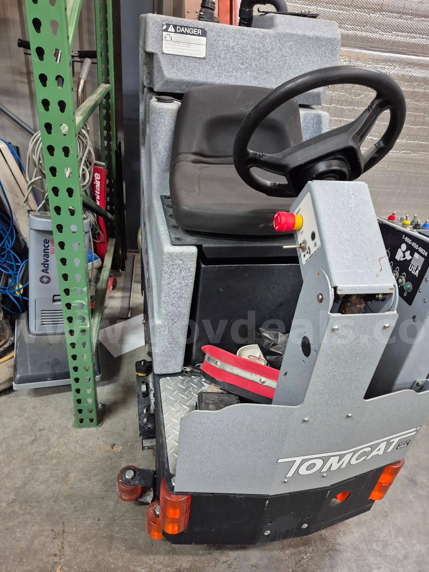 ONE LOT OF MIXED CUSTODIAL MACHINES (19 MACHINES TOTAL) - PARTS ONLY