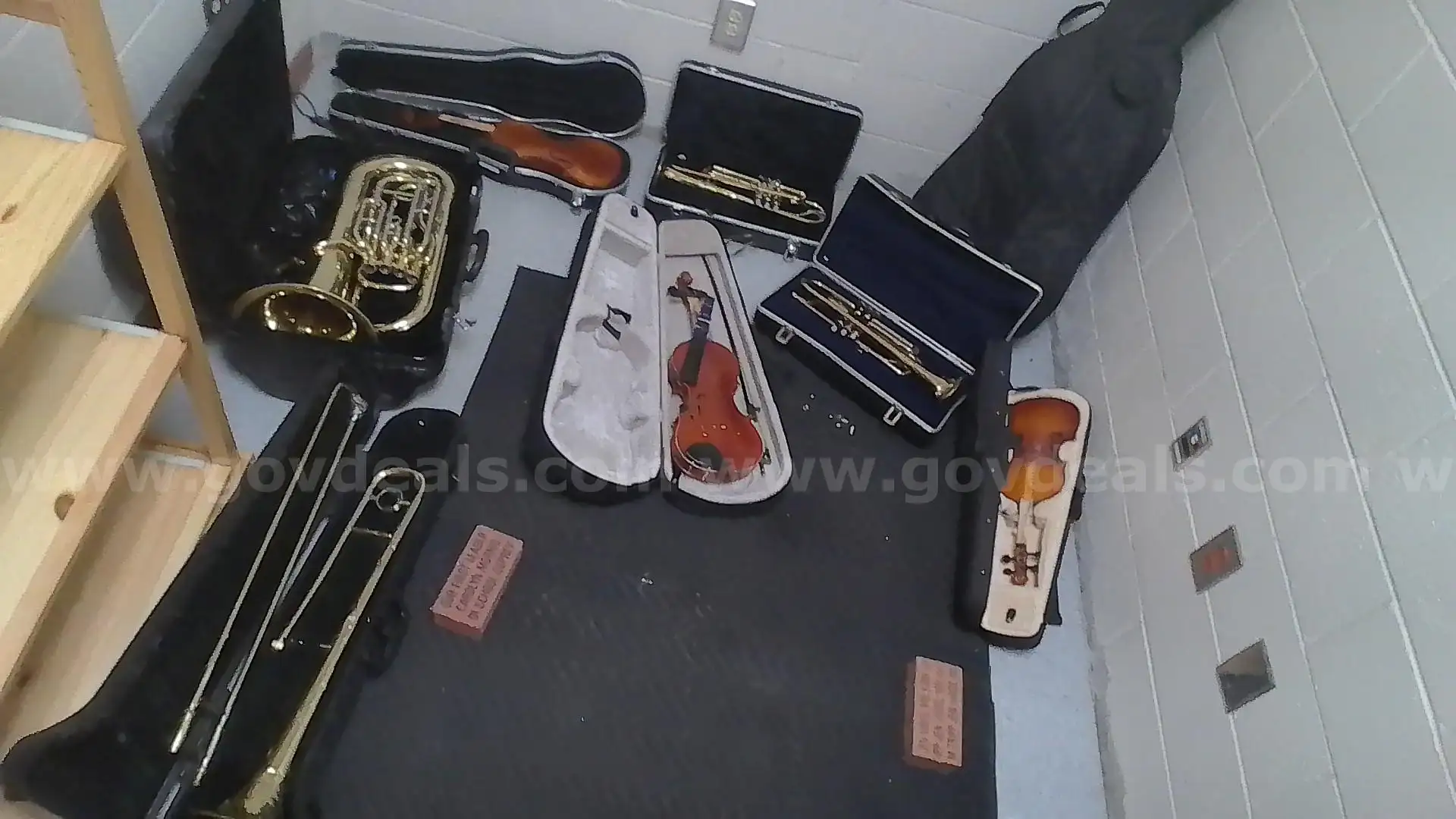 MISCELLANEOUS MUSICAL INSTRUMENTS - EIGHT (8) PIECES - PARTS ONLY