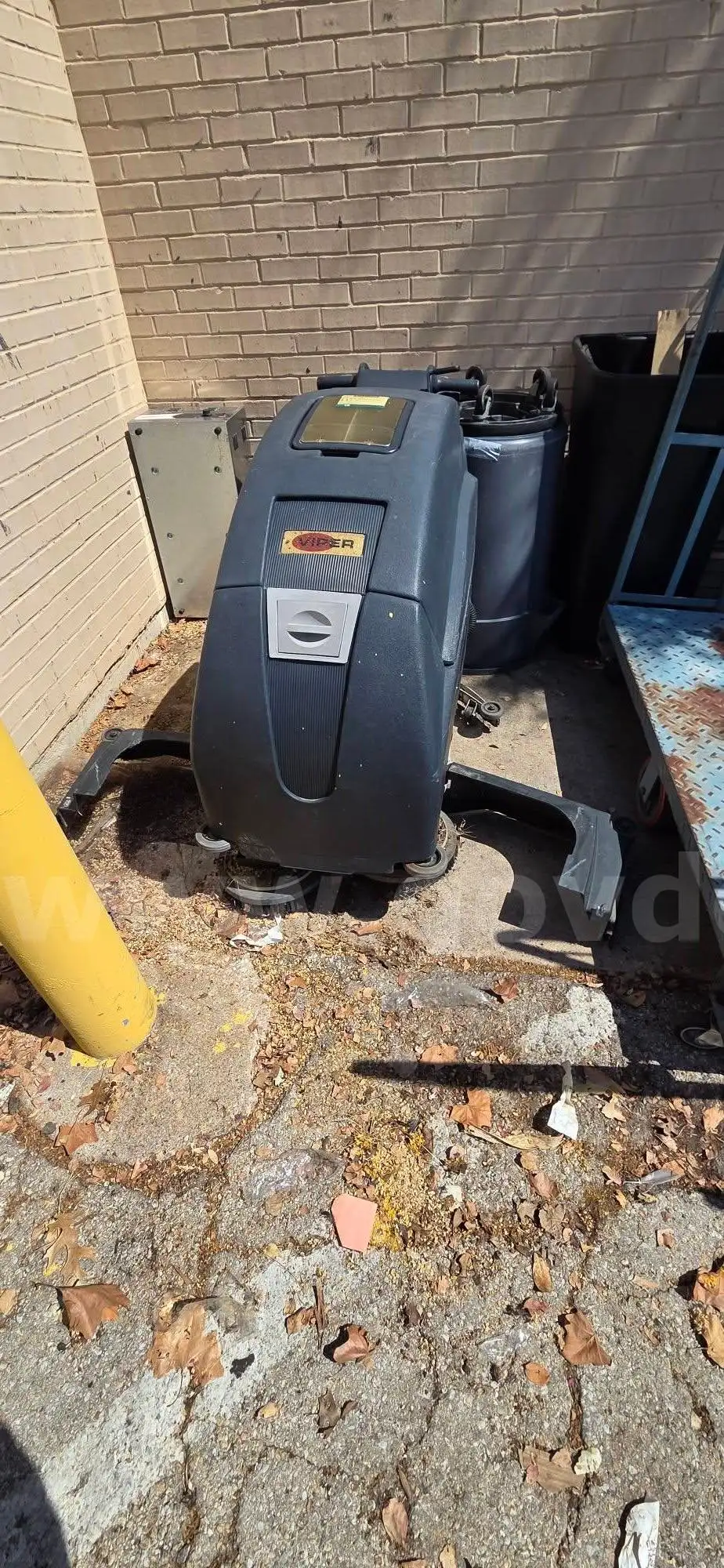 VIPER AUTO FLOOR SCRUBBER