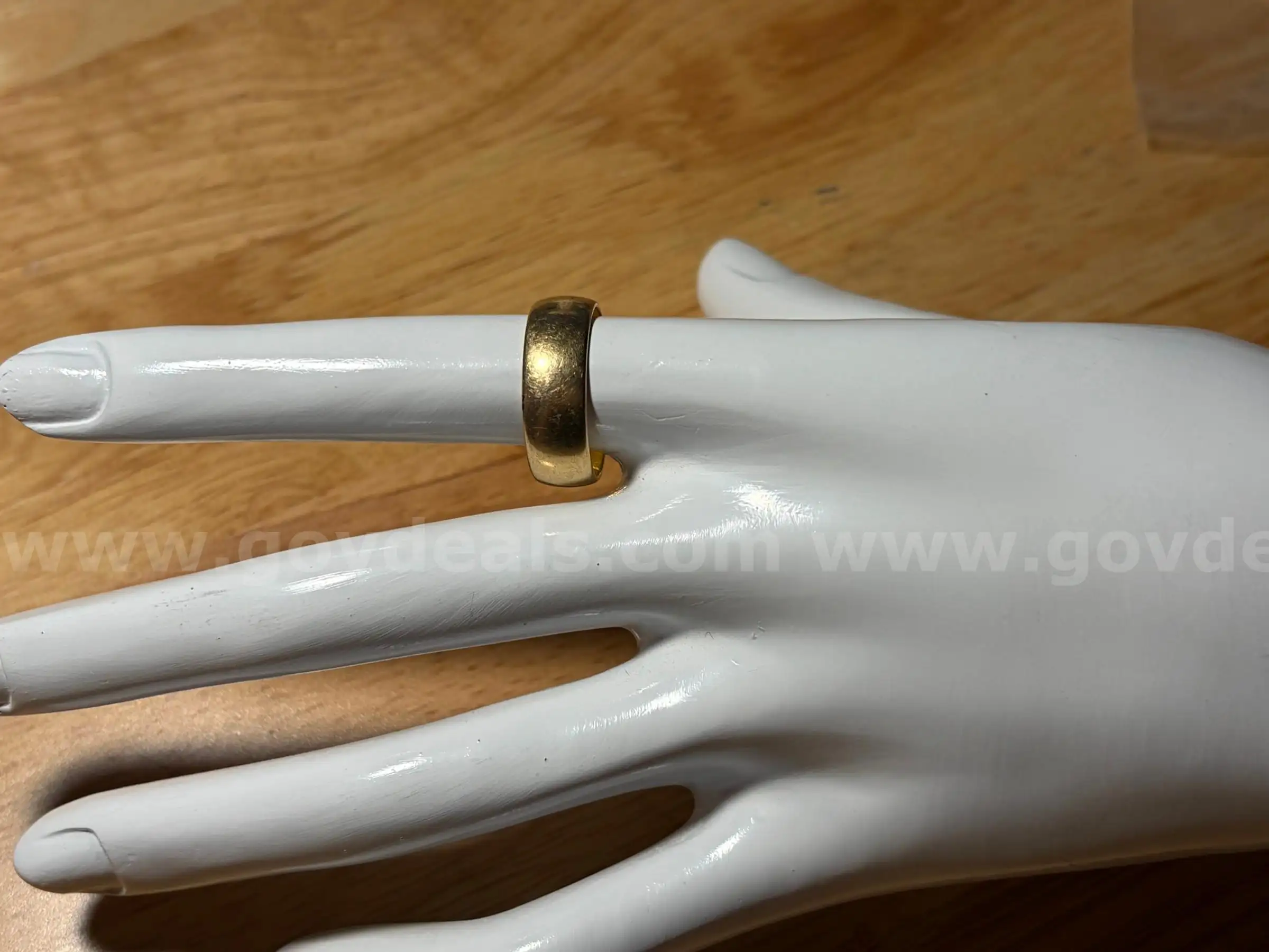TiDDRs 14K Gold 6mm Wedding Band Size 7.25 -- 5.40 g of gold. Confirmed by Jeweler