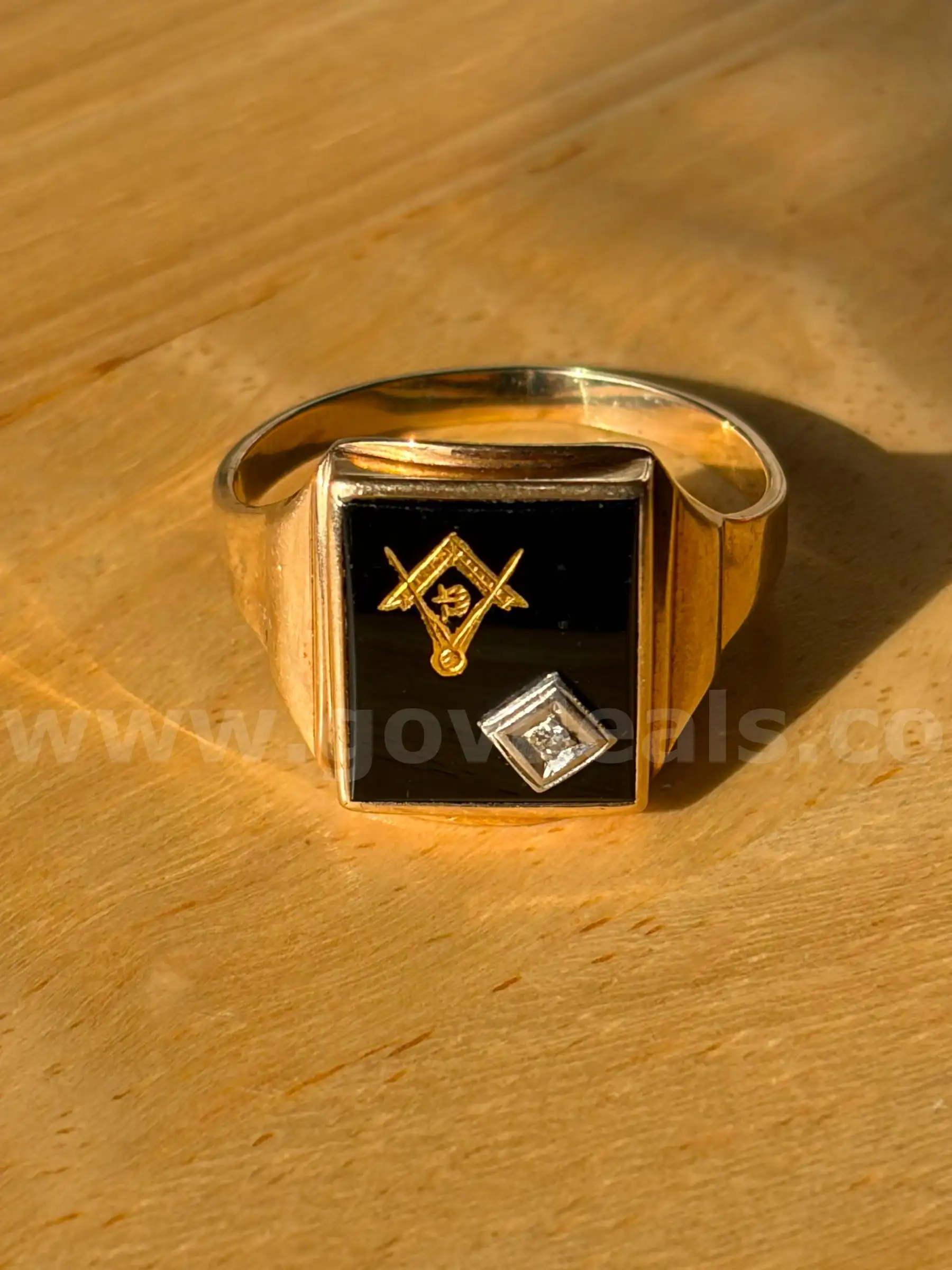 TiDDRs 10K Gold Antique Onyx and Diamond Masonic Ring. Size 13. Evaluated by a jeweler. 0.01ctw.