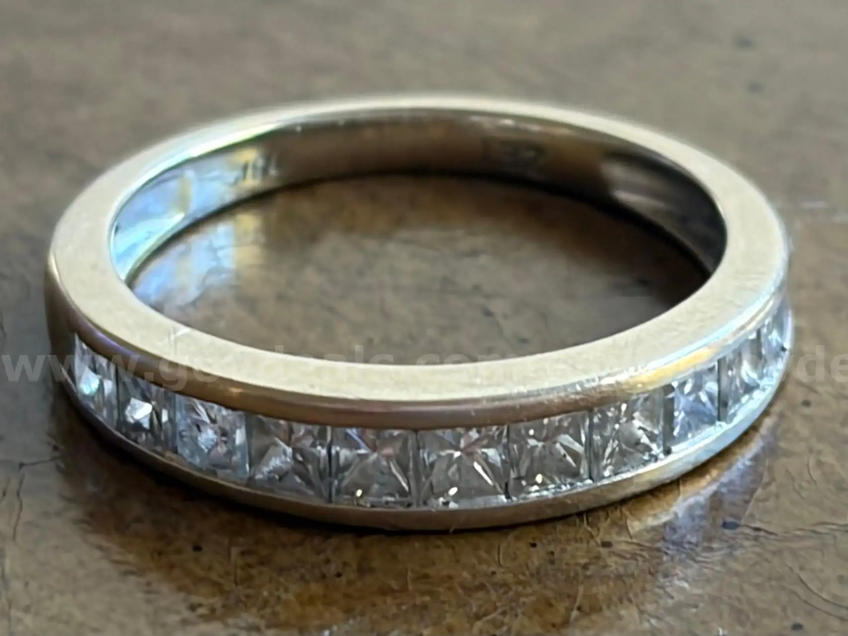 TiDDRs 18K Gold Ring with 11 Diamonds (1.0 CTW) Size 4.75. Evaluated by a jeweler.