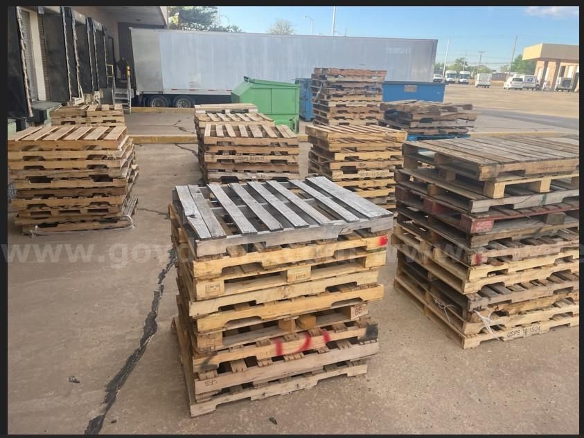 Lot of 30 (+ -) Wood Pallets Lubbock Downtown Station TX