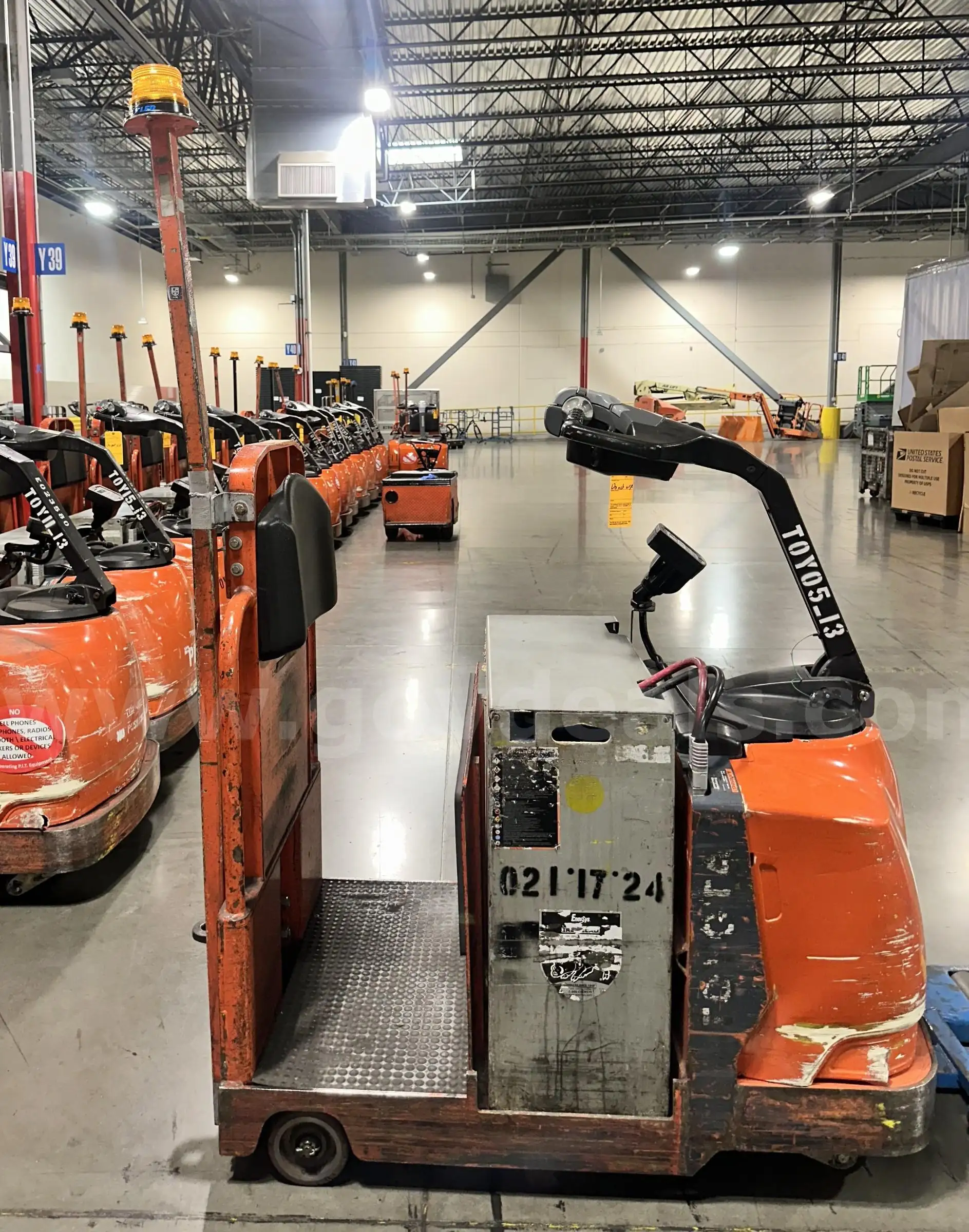 Toyota Tow Tractor - Battery Included - Working
