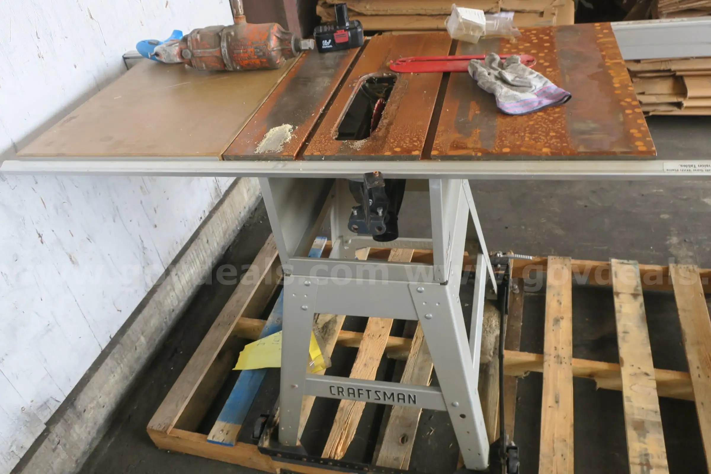 LOT OF (1) CRAFTSMAN TABLE SAW MODEL 315.228590- UNTESTED!