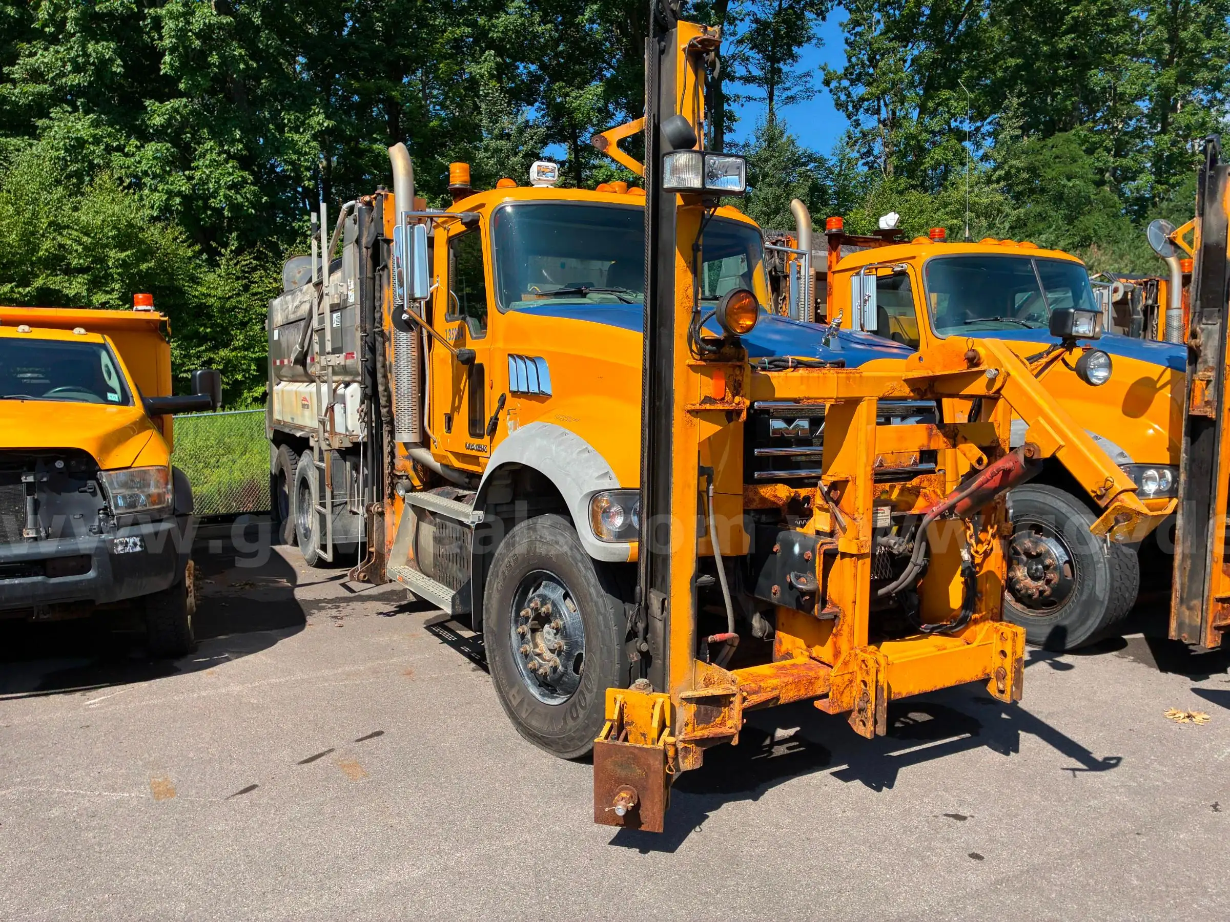 2013 Mack GU713