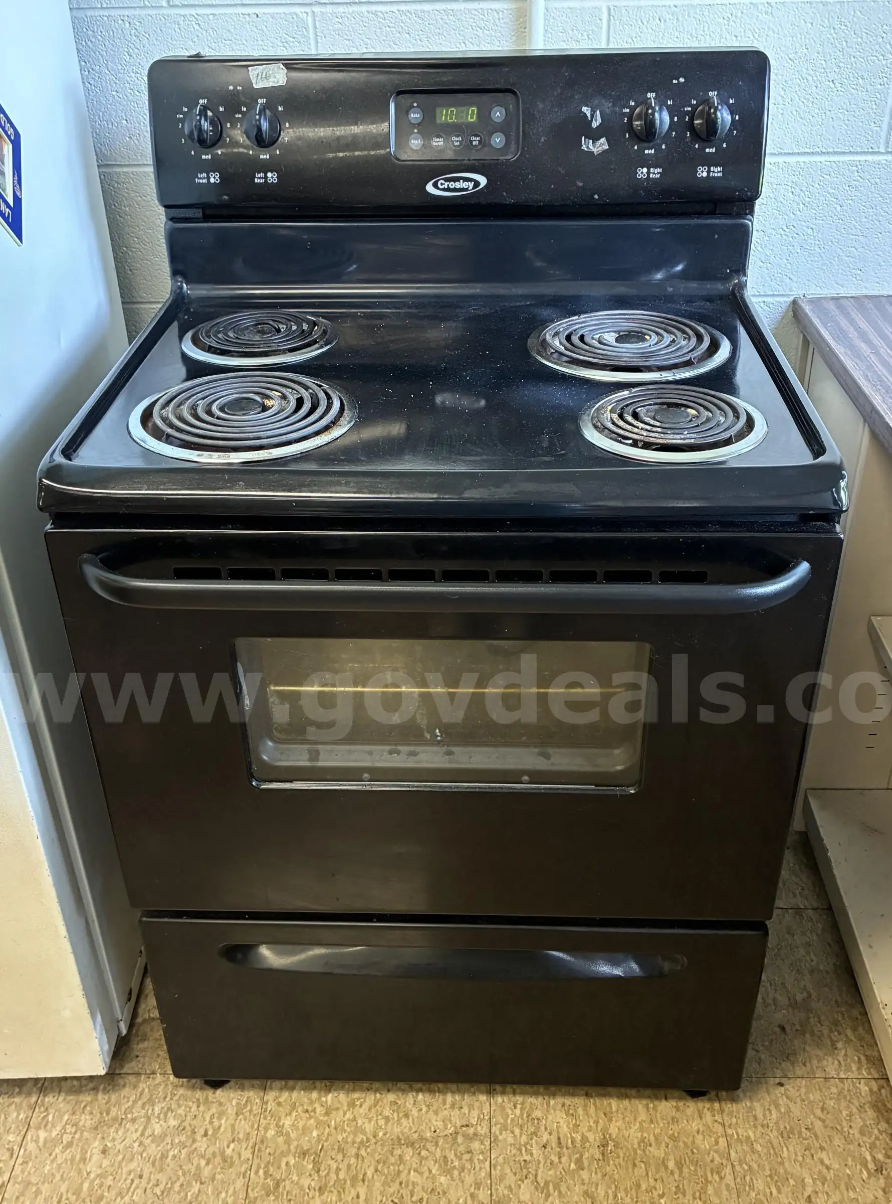 Crosley Electric Stove - Room 166