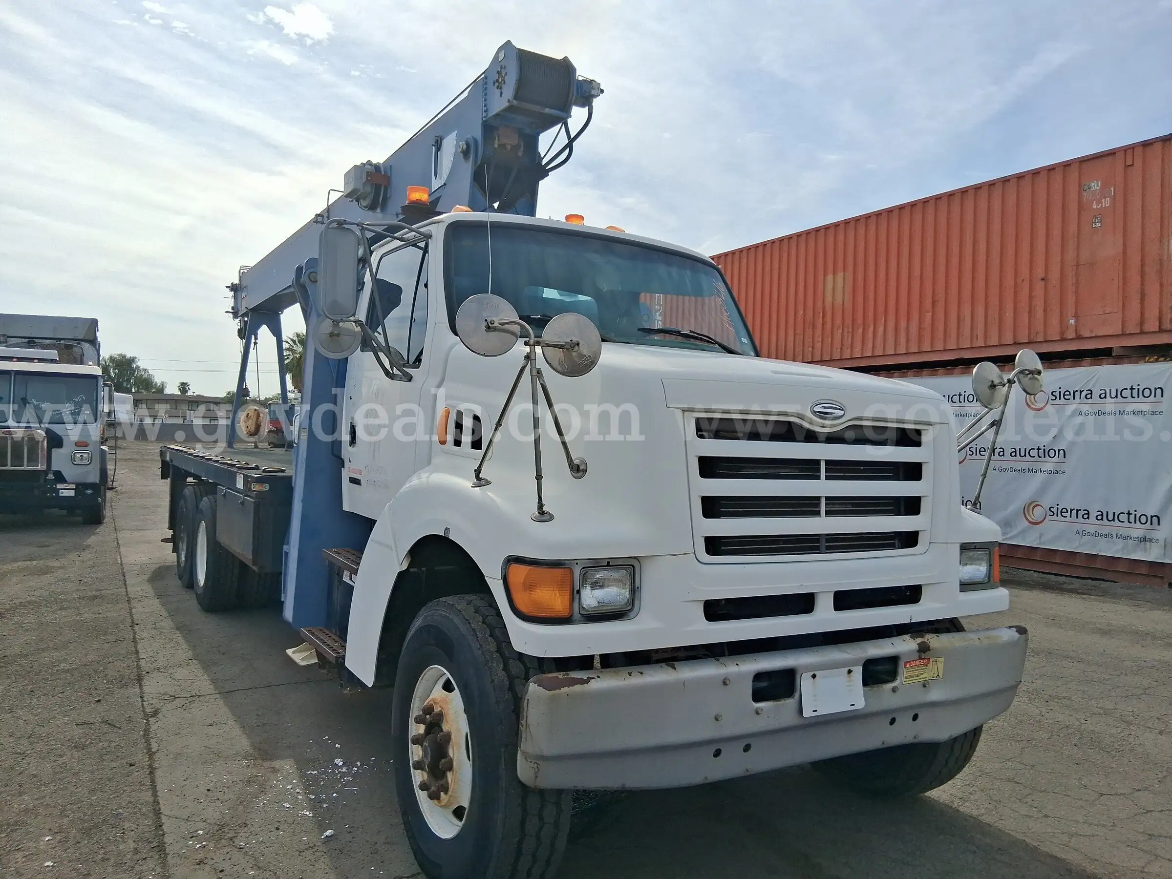 1999 Sterling L8511