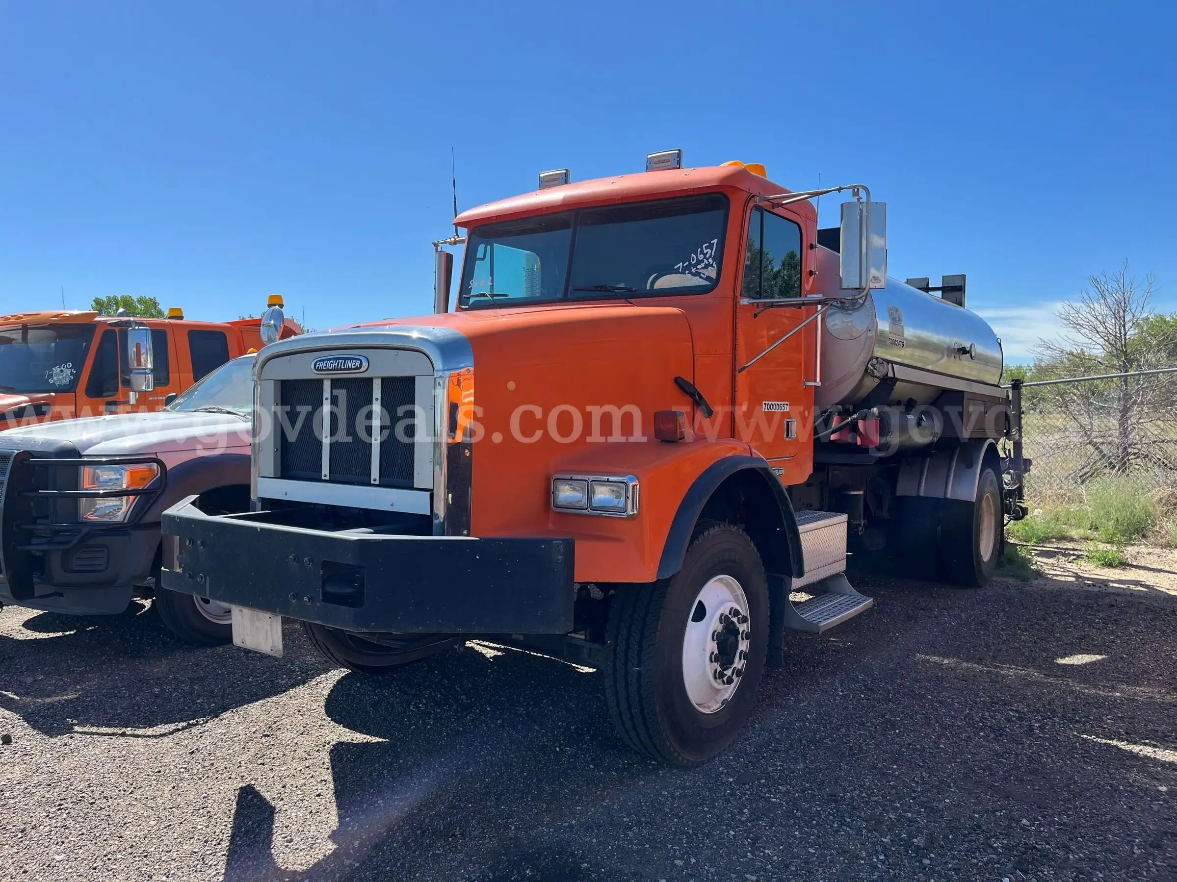 2002 Freightliner FLD112SD